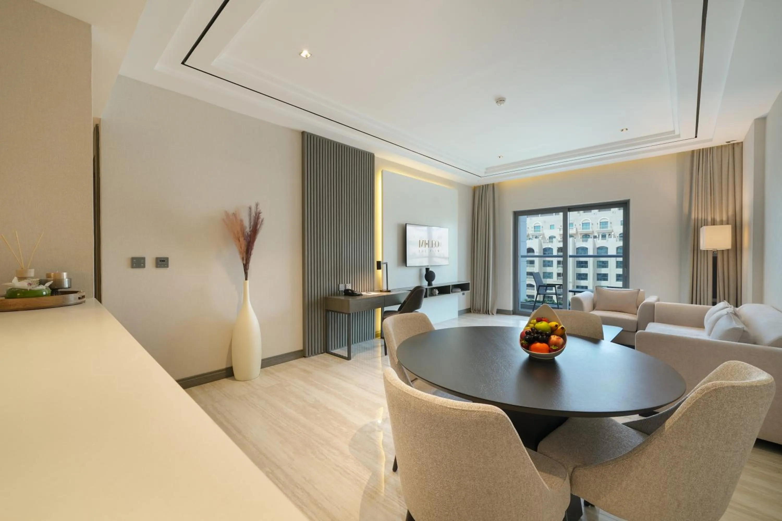 Dining area, Bed in Mileo Hotel The Palm