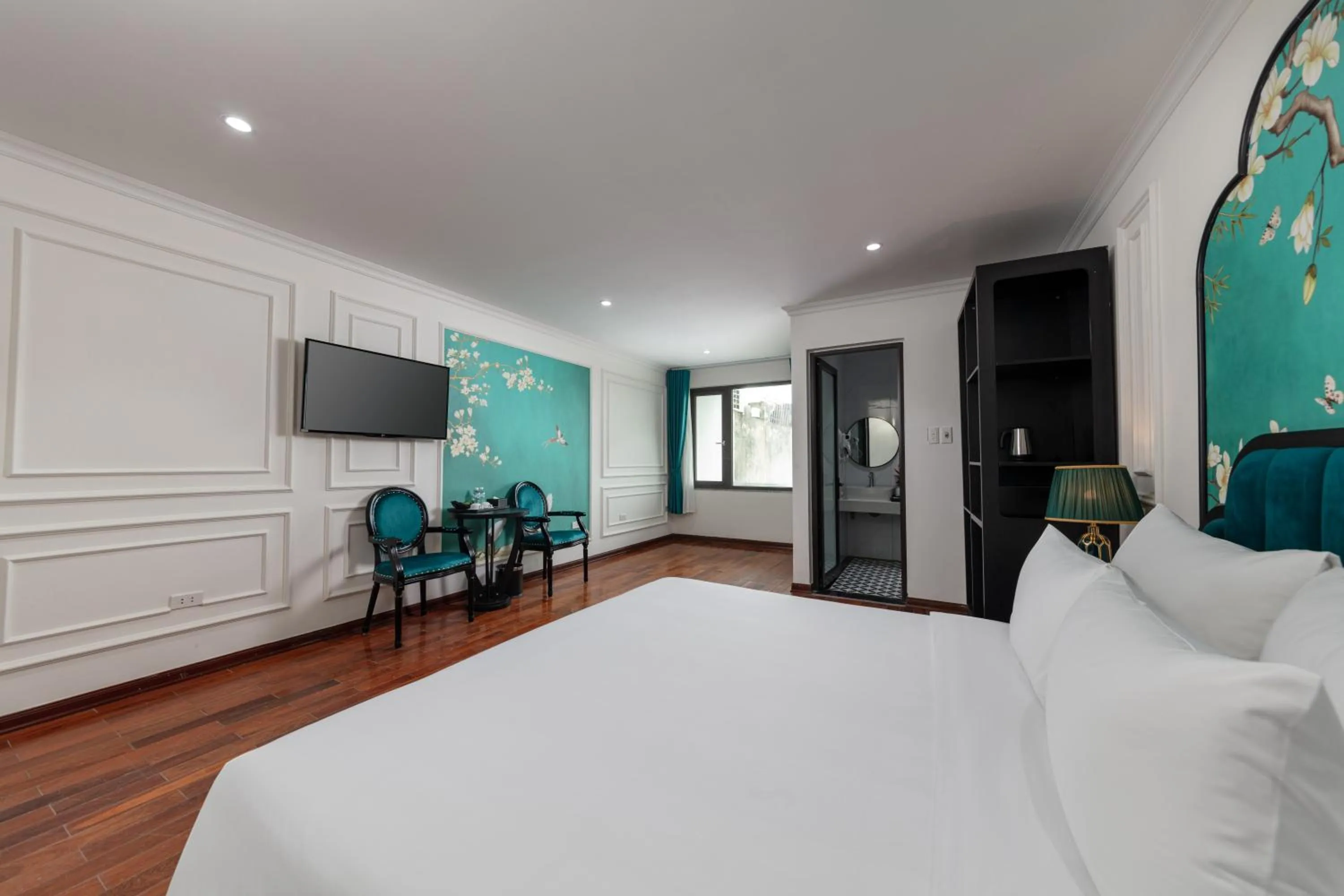 Communal lounge/ TV room, Bed in Azen Lakeside Hotel & Travel