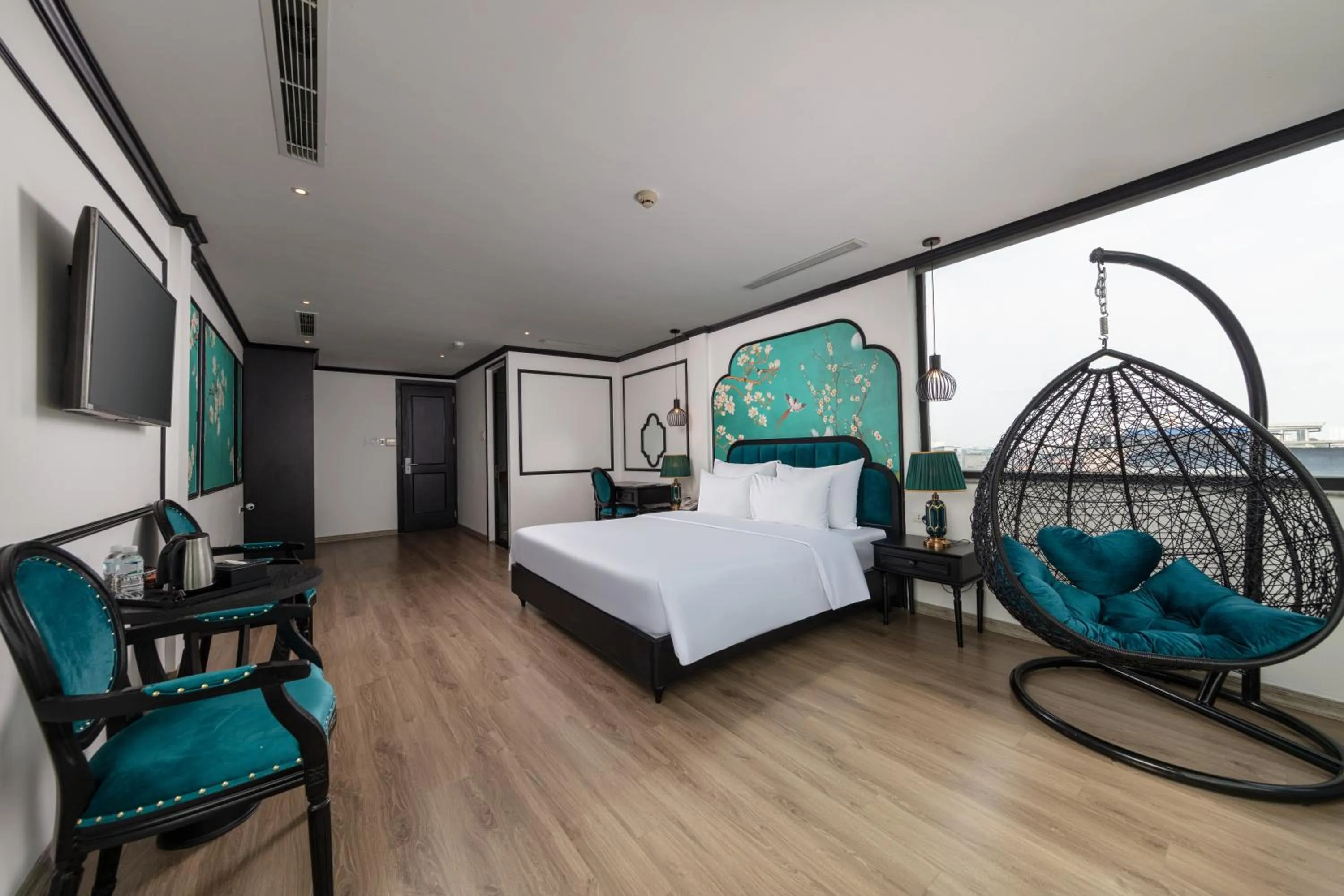 Communal lounge/ TV room, Bed in Azen Lakeside Hotel & Travel