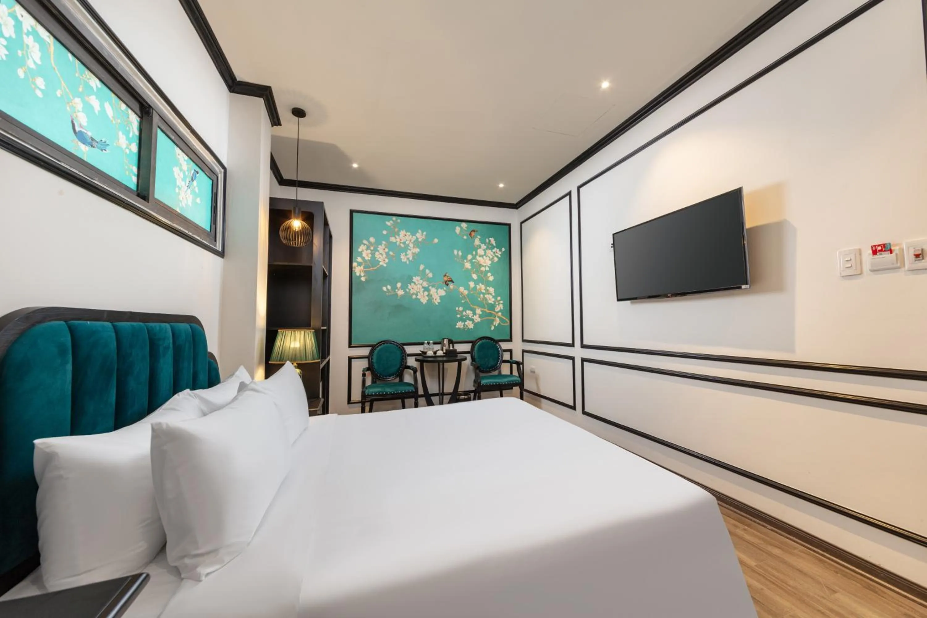 Communal lounge/ TV room, Bed in Azen Lakeside Hotel & Travel