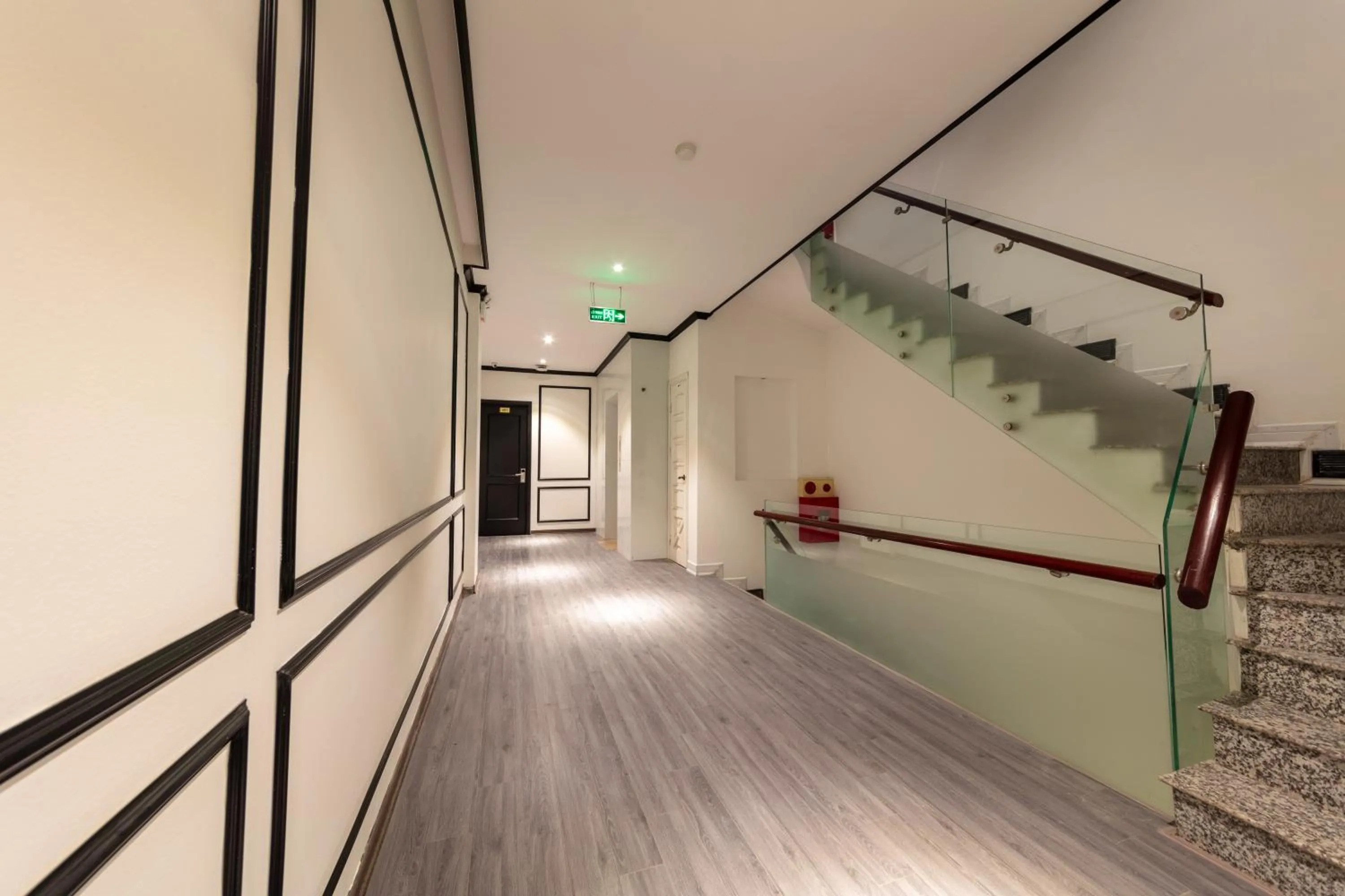 elevator in Azen Lakeside Hotel & Travel