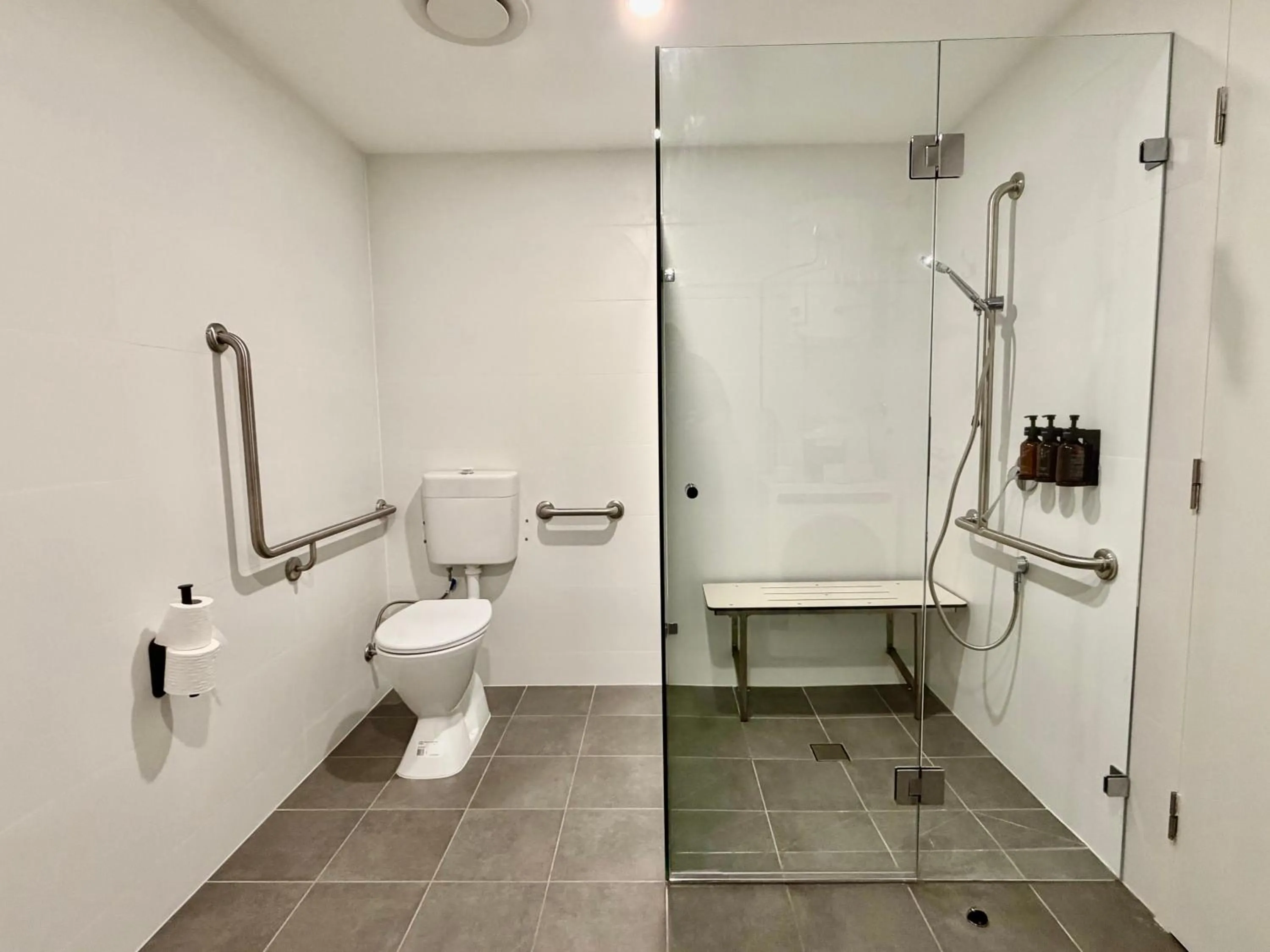 Shower in The Park OASIS Burwood