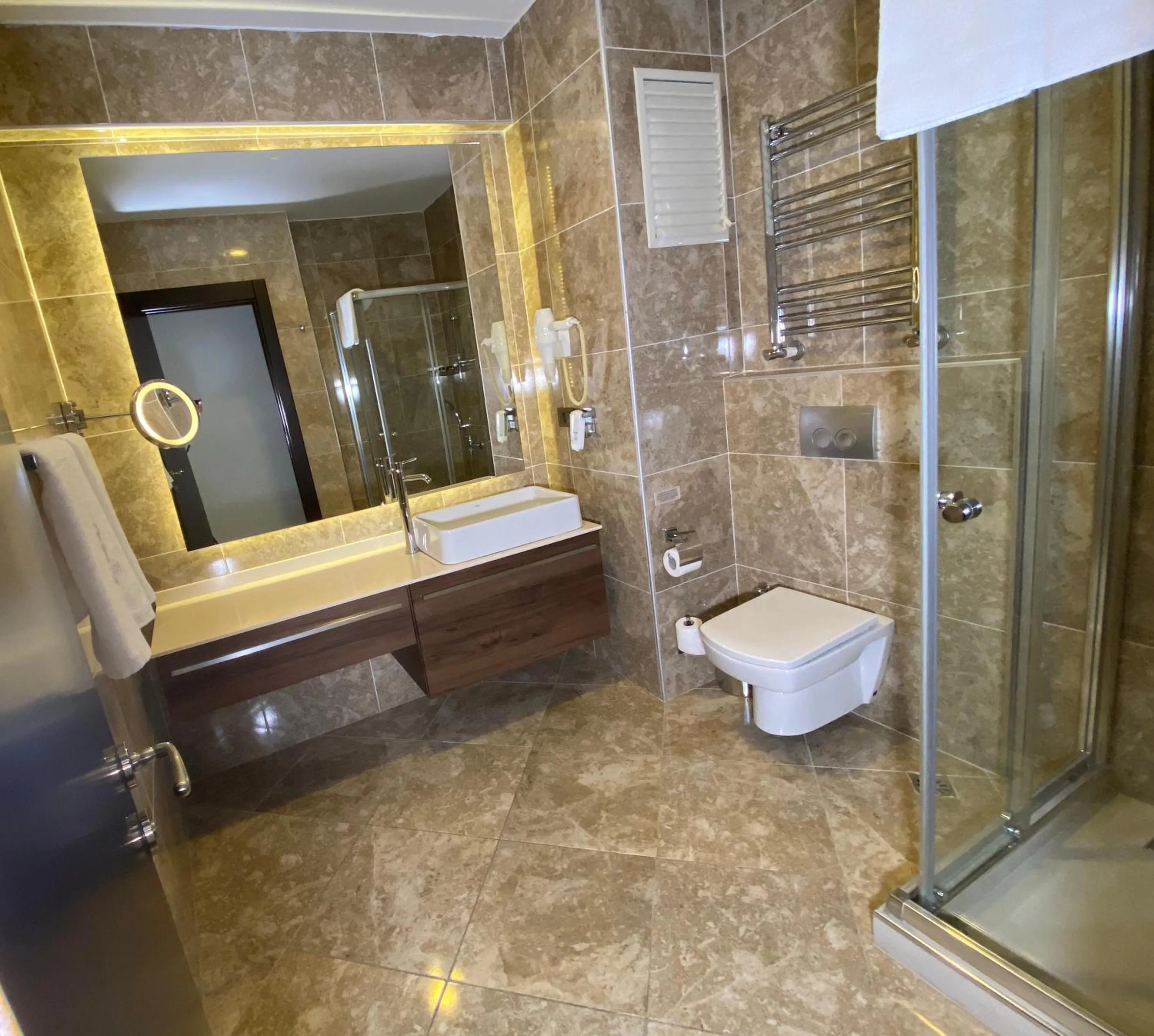 Shower in Four Doors Hotel