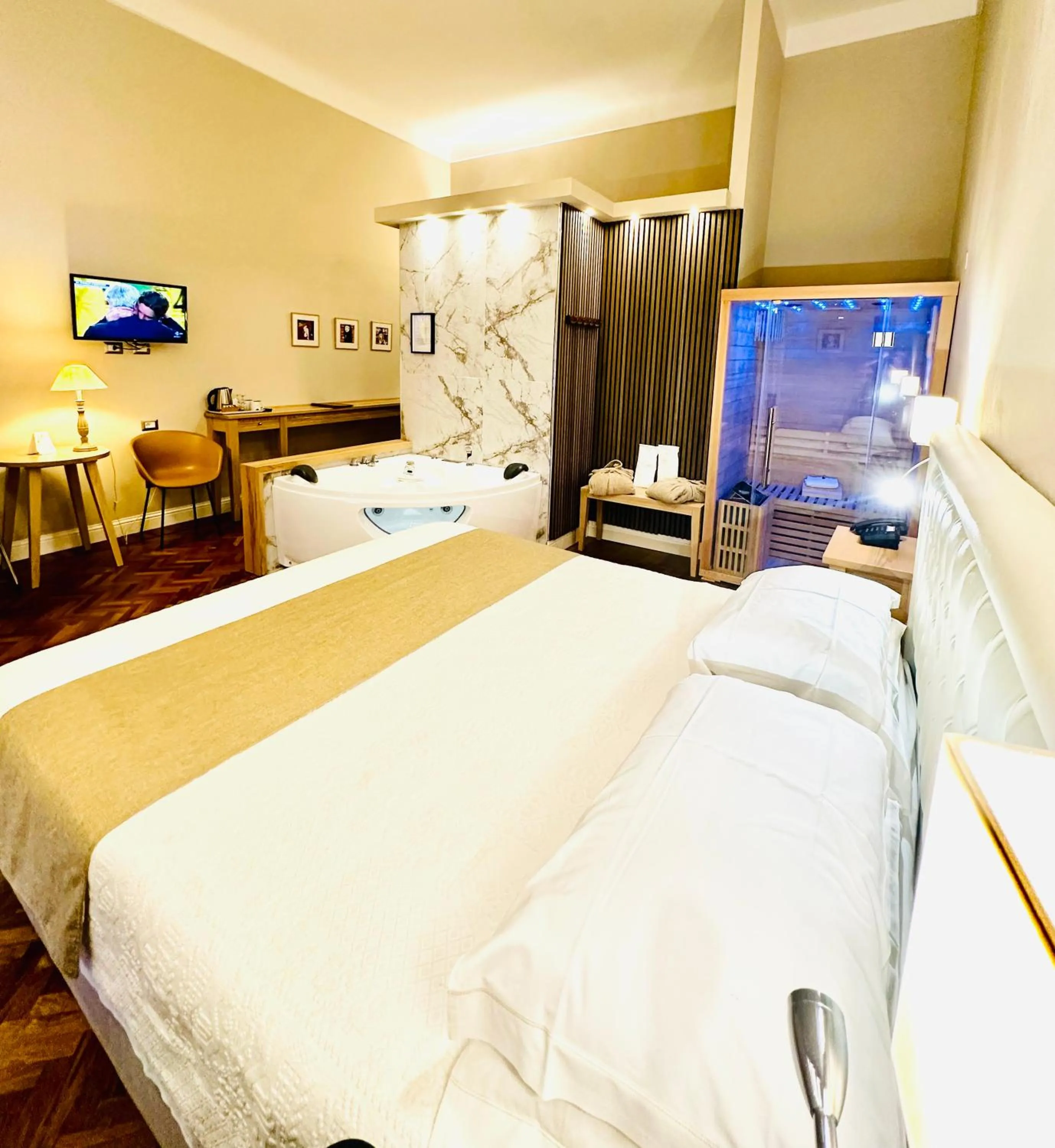 Photo of the whole room, Bed in Palazzo Pischedda