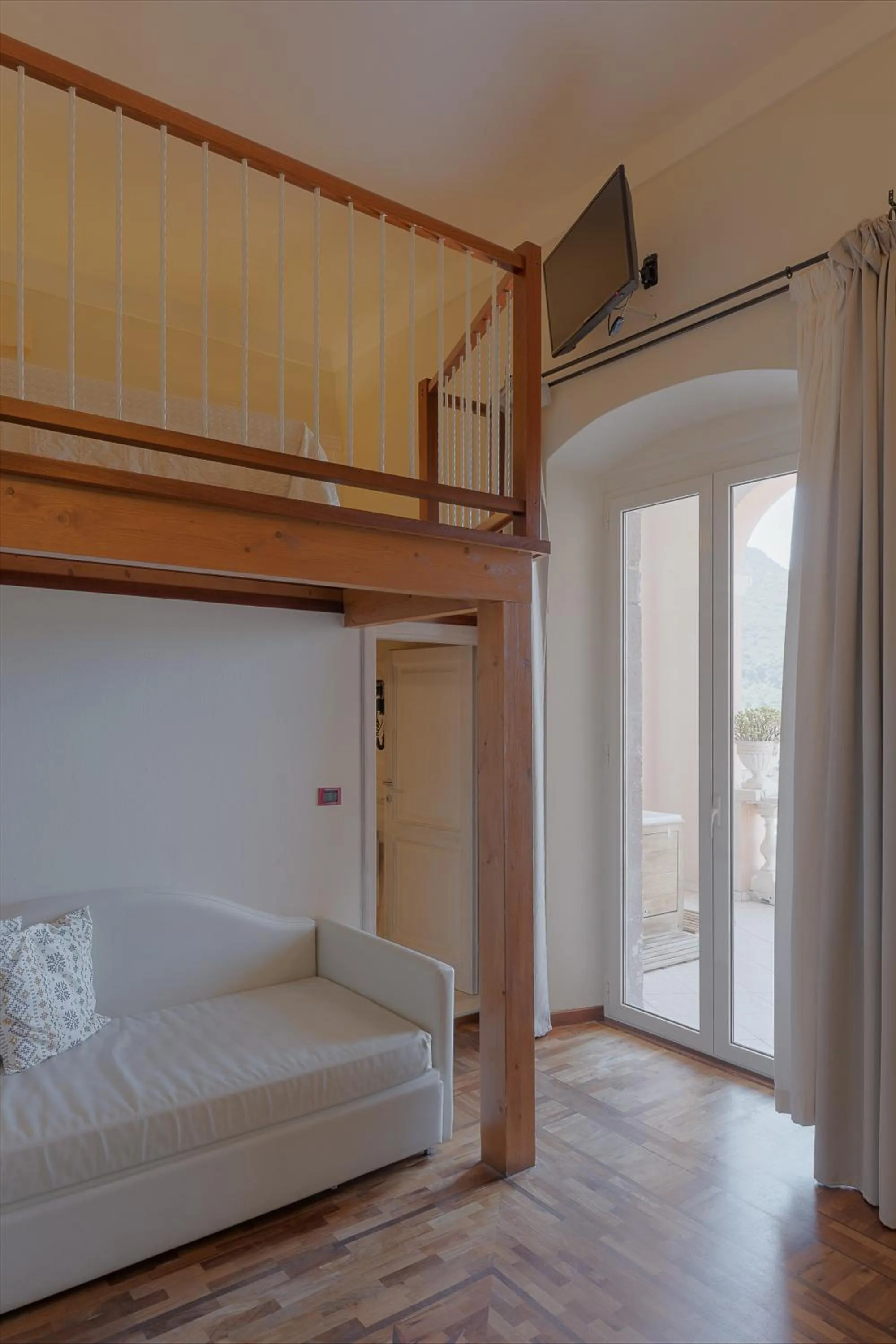 Photo of the whole room, Bed in Palazzo Pischedda