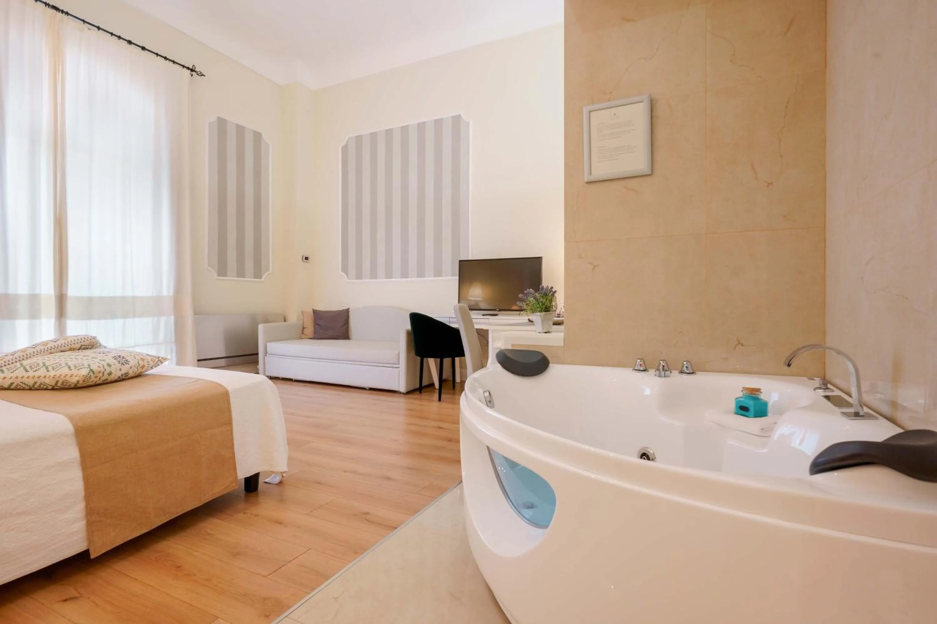 Photo of the whole room, Bed in Palazzo Pischedda