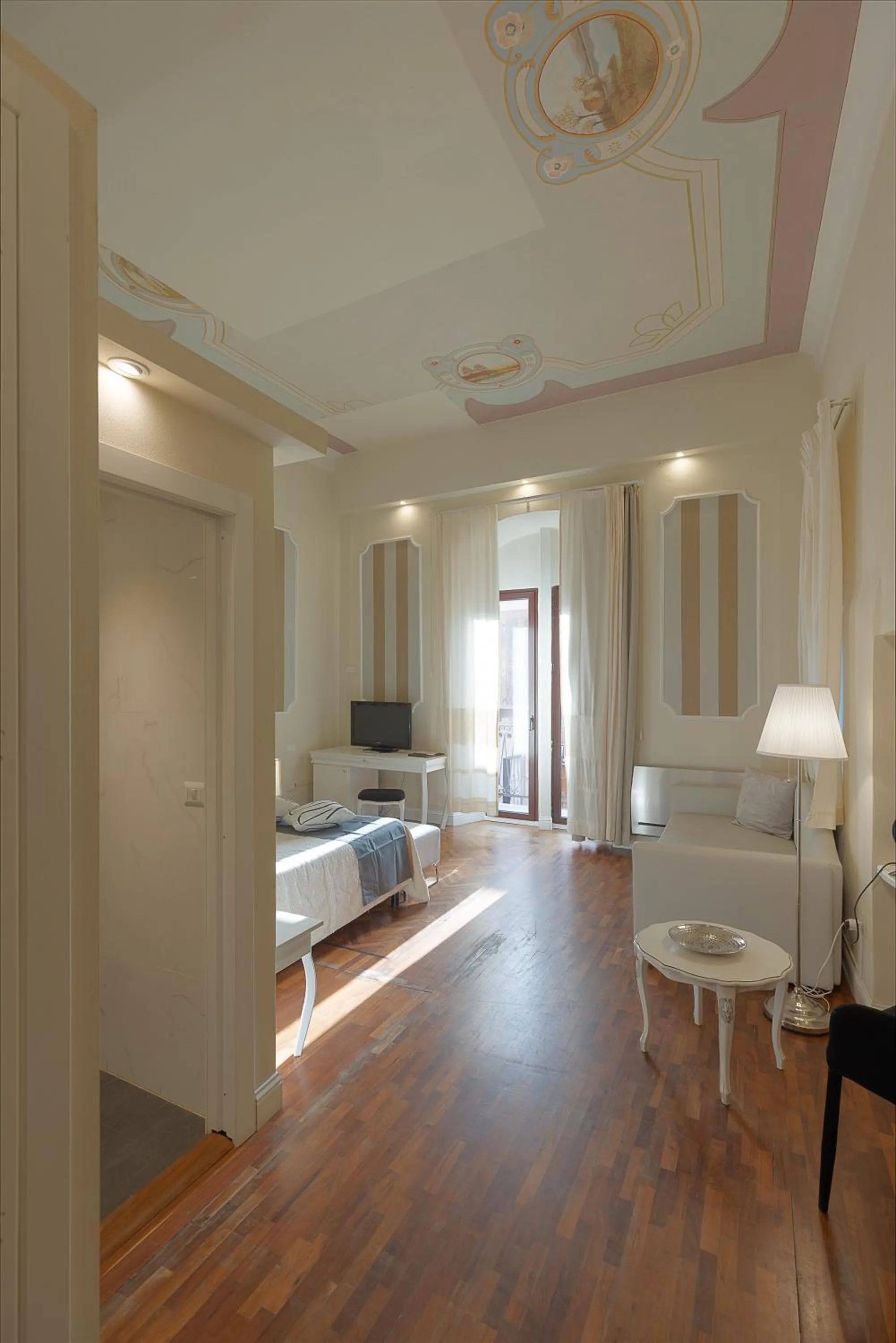 Photo of the whole room, Bed in Palazzo Pischedda