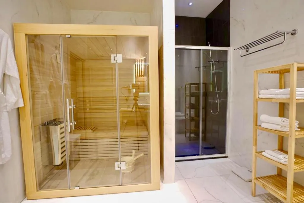 Shower in Palazzo Pischedda