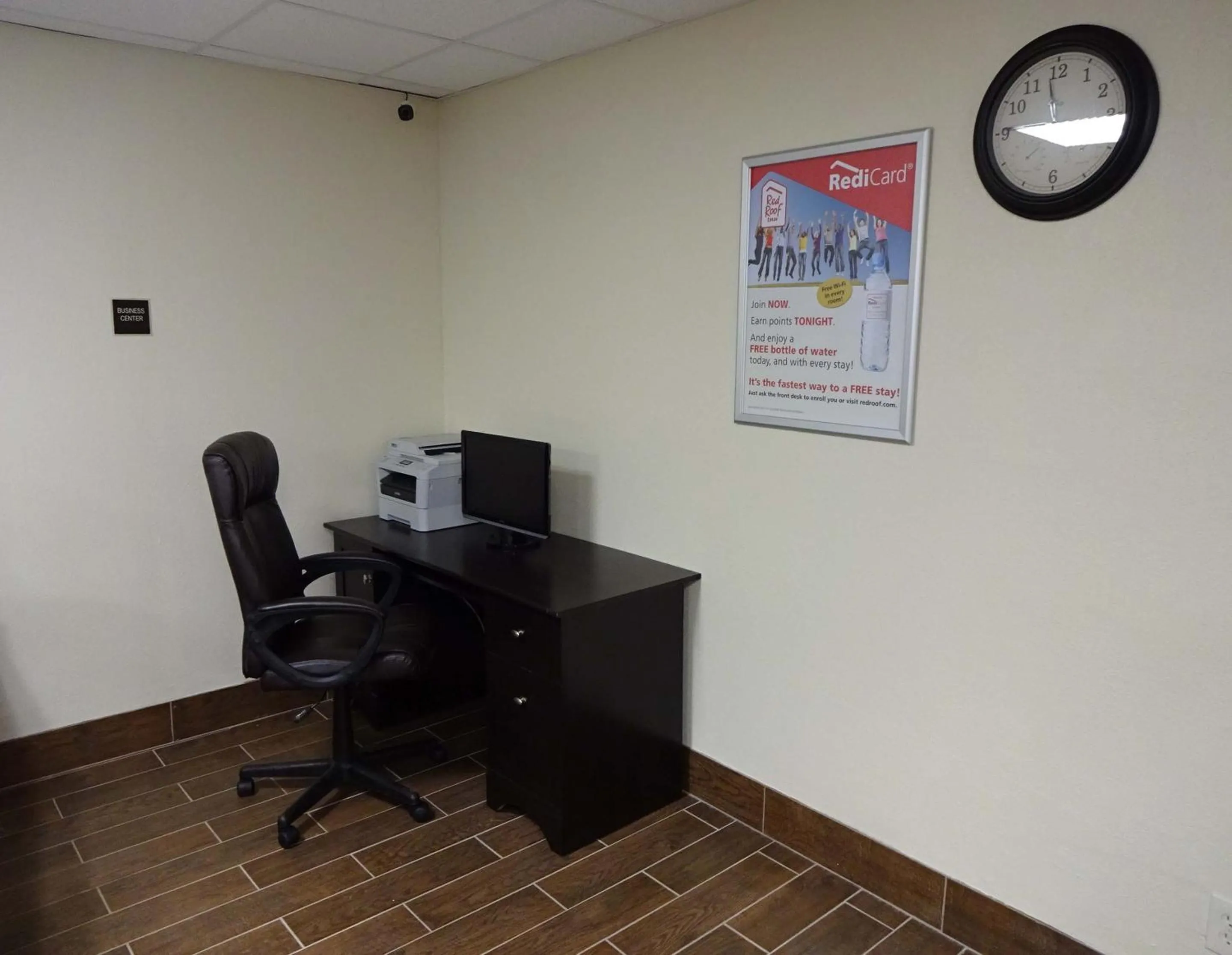 Business facilities in Red Roof Inn Indianapolis - Castleton