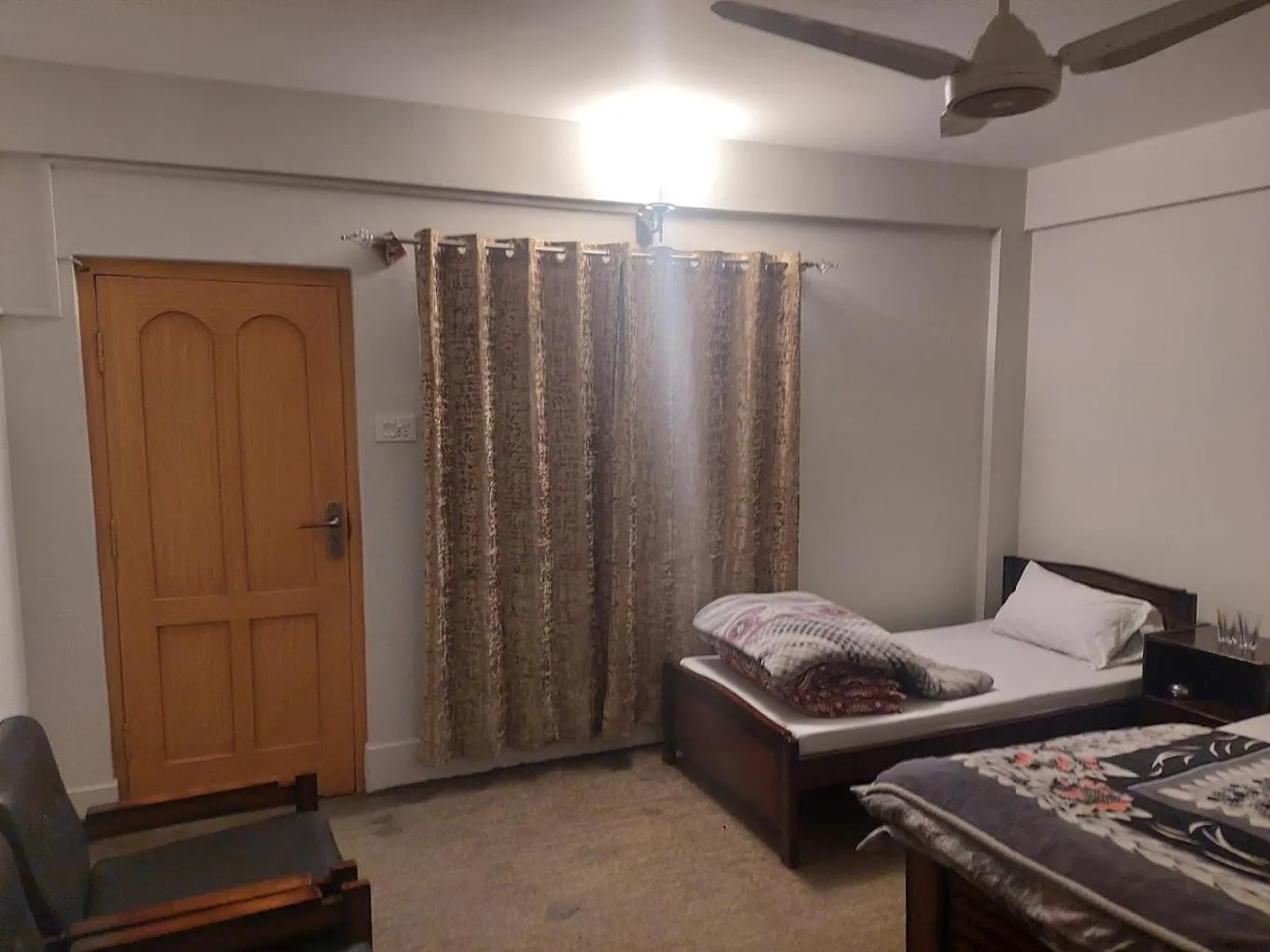 Bedroom, Bed in Shalimar Hotel