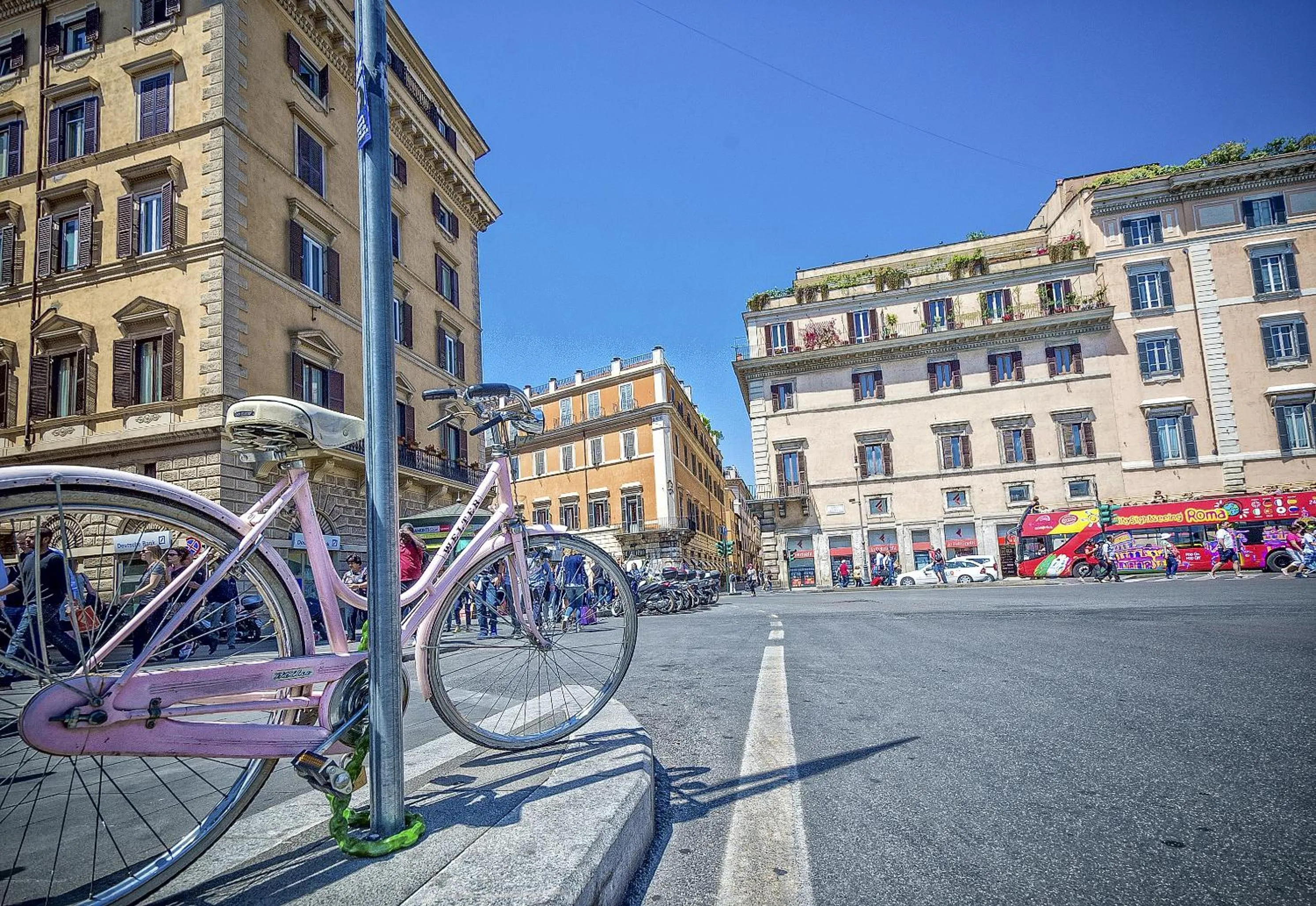 Facade/entrance in Little Queen Relais