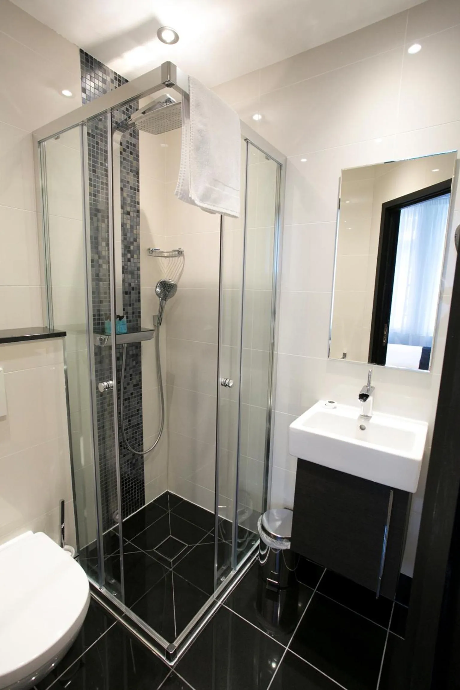 Toilet in Great St Helen Hotel