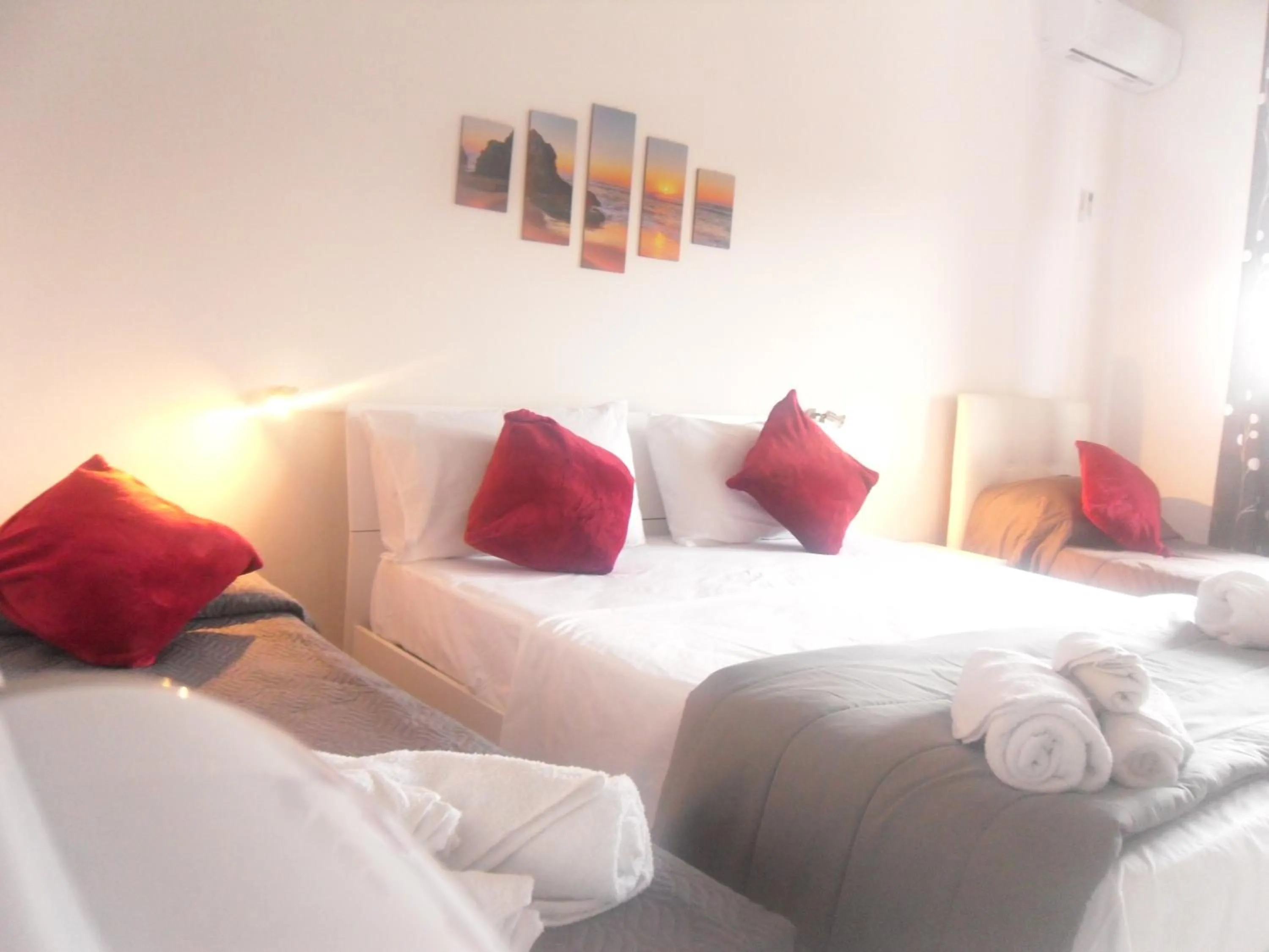 Photo of the whole room, Bed in ITALIA GUESTHOUSe