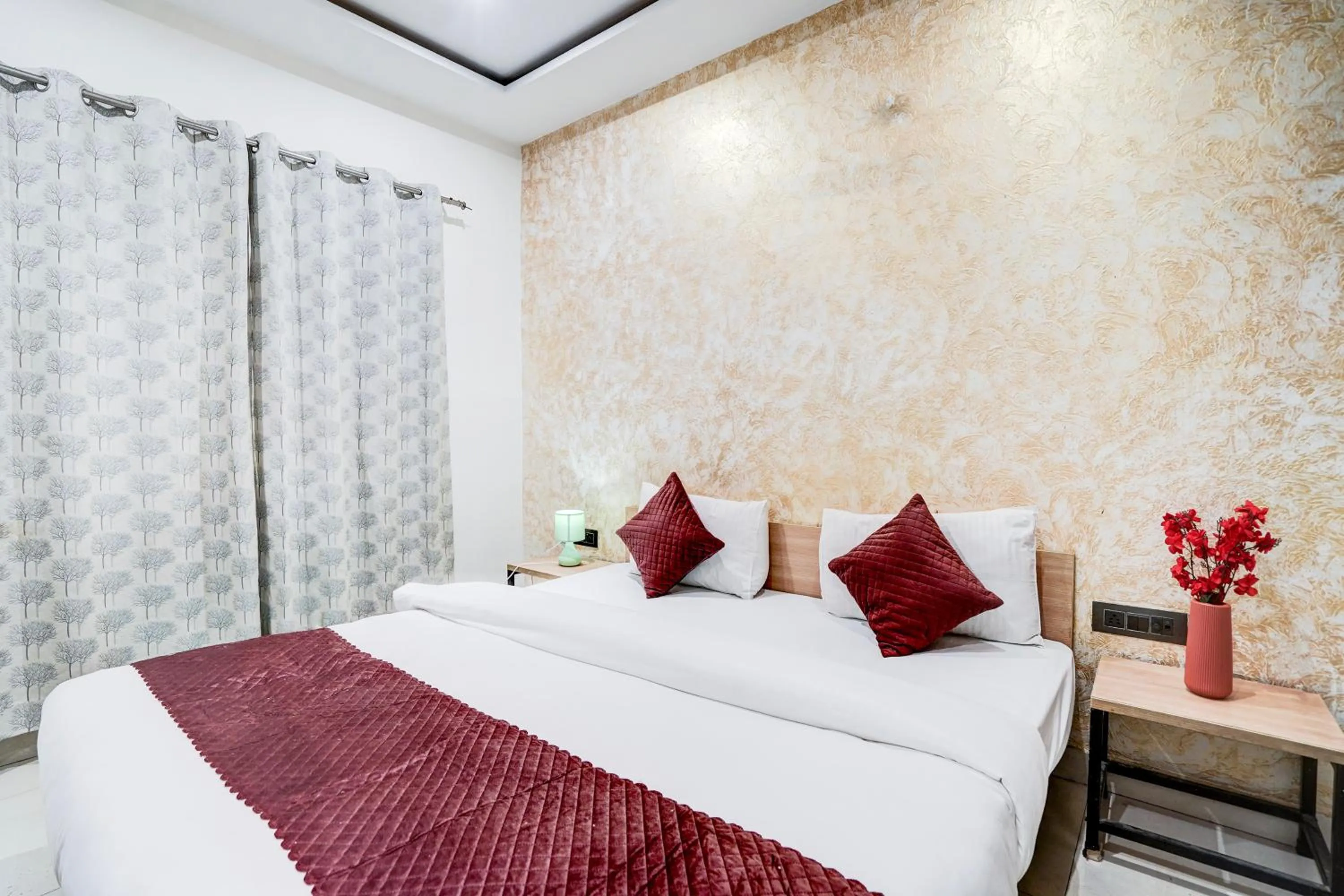 Kings Court Hotel Pitampura