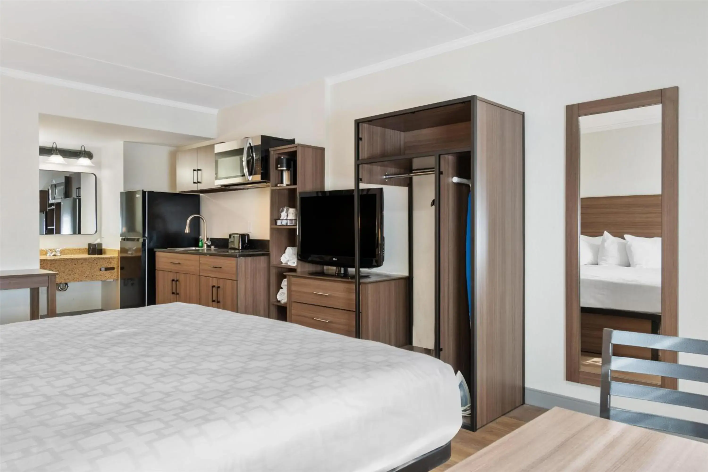 King Room with Kitchenette and Dining Area - Non-Smoking/First Floor in SureStay Studio by Best Western Paradise Lancaster County King Room with Kitchenette and Dining Area - Non-Smoking/First Floor in SureStay Studio by Best Western Paradise Lancaster County