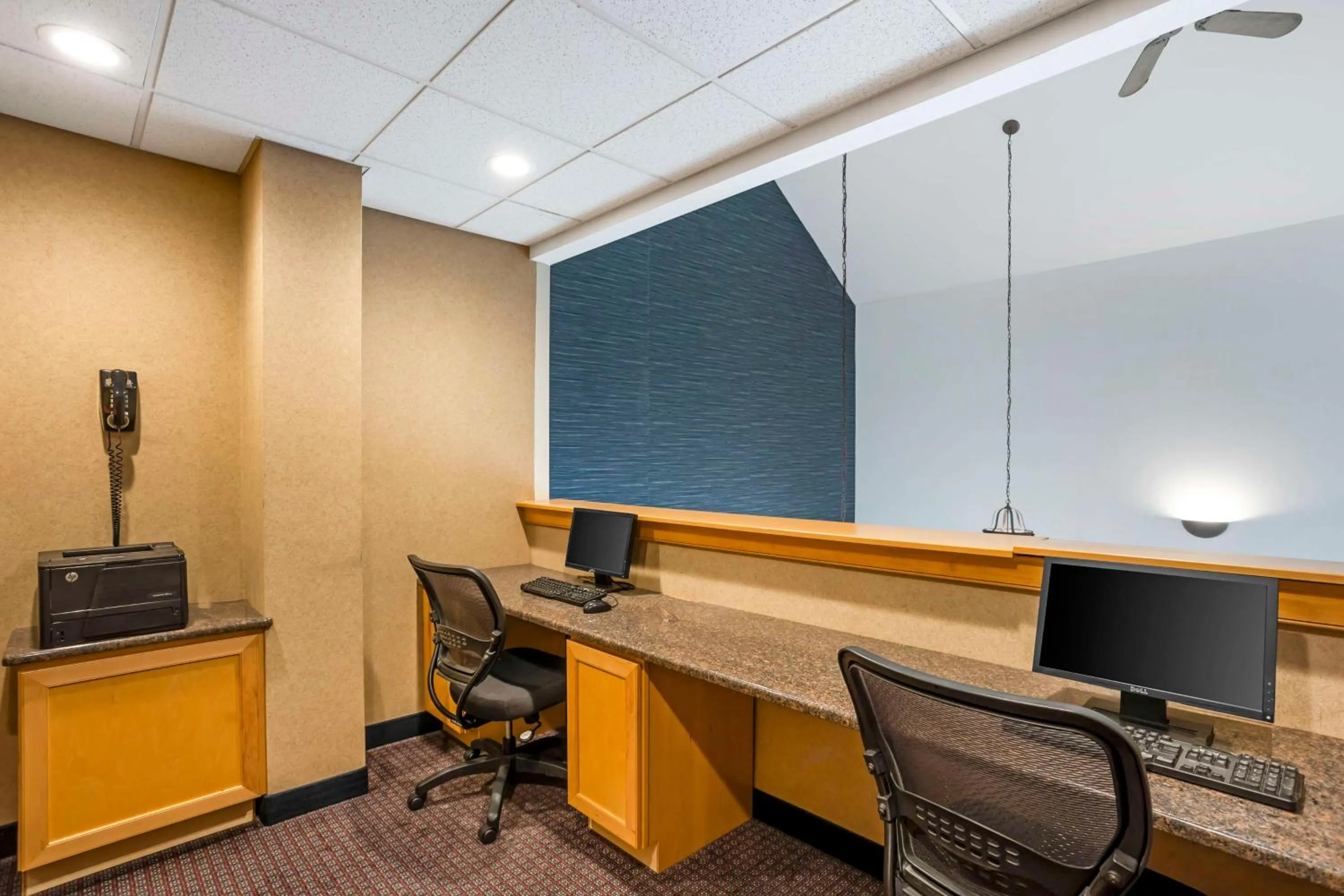 Business facilities in SureStay Studio by Best Western Paradise Lancaster County