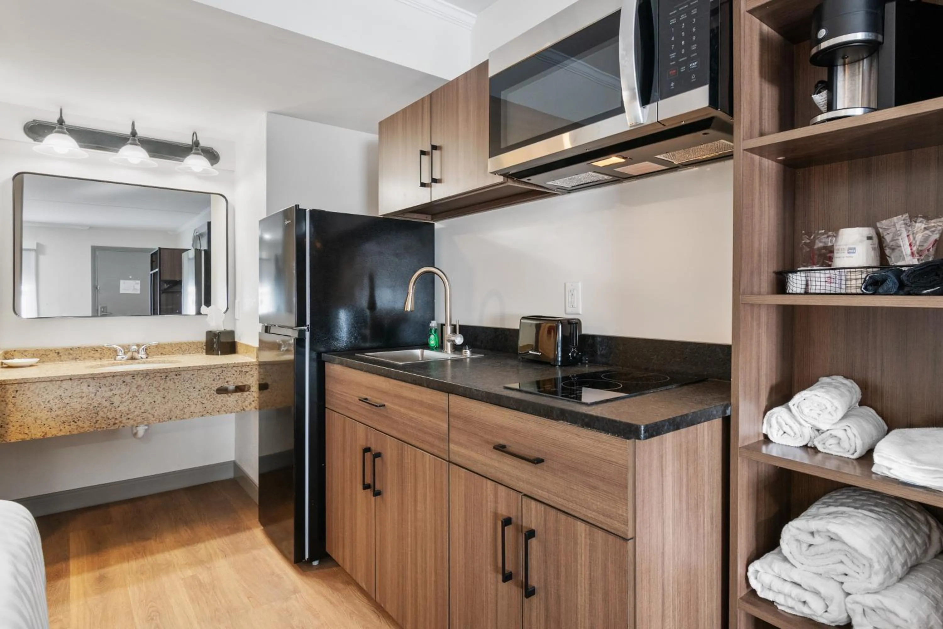 Kitchen or kitchenette in SureStay Studio by Best Western Paradise Lancaster County