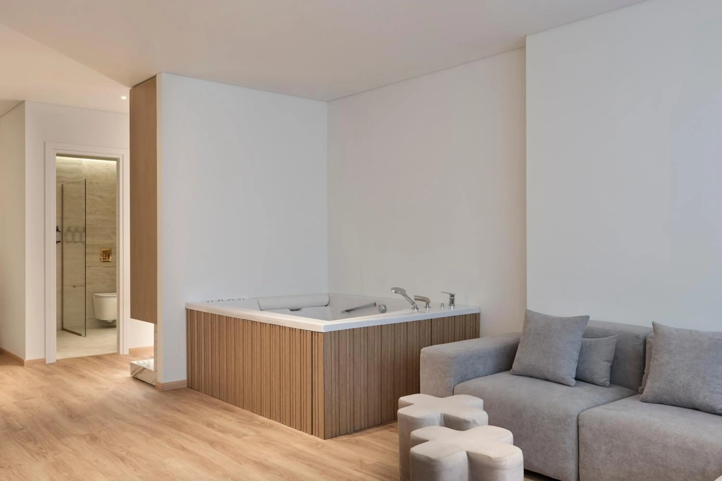 Hot Tub in Nur City Suites