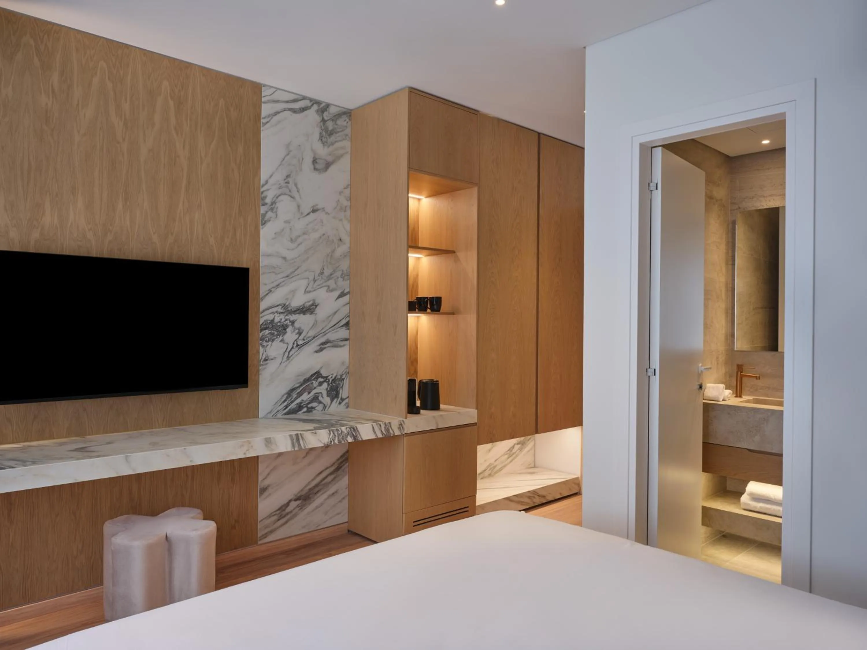 TV and multimedia, Bed in Nur City Suites