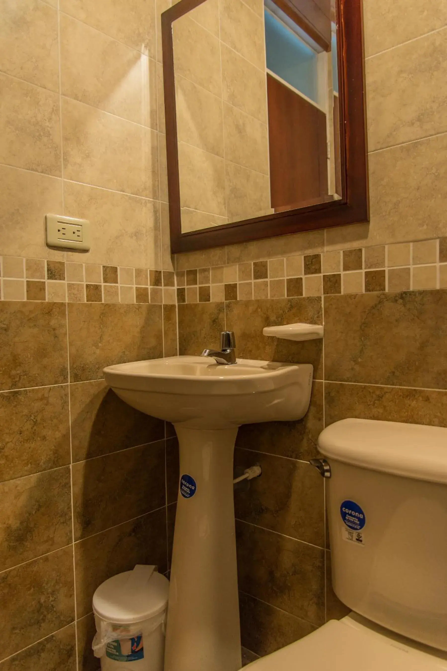 Twin Room with Private Bathroom - single occupancy in Hotel La Libertad Twin Room with Private Bathroom - single occupancy in Hotel La Libertad