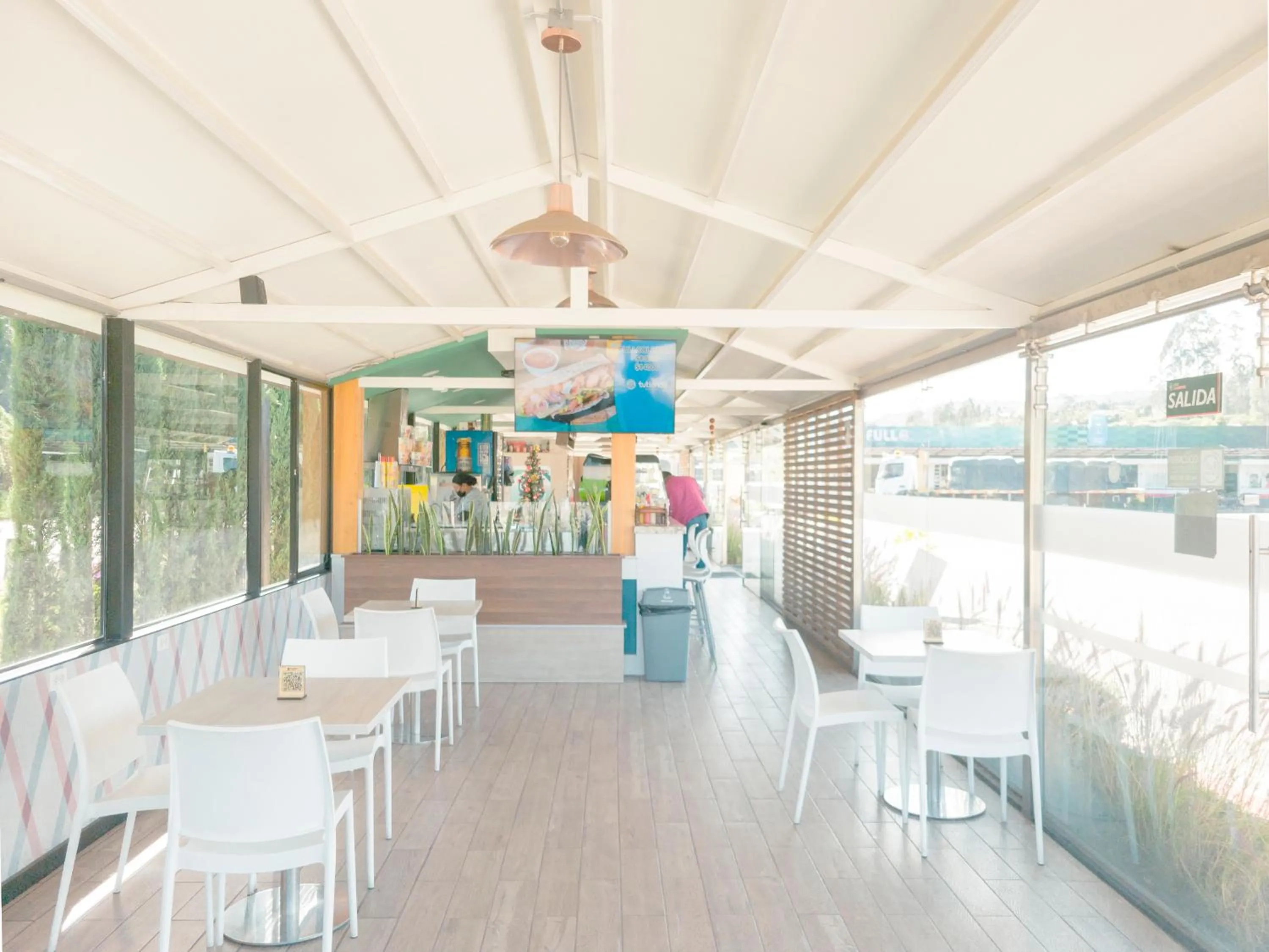 Restaurant/places to eat in Hotel La Libertad