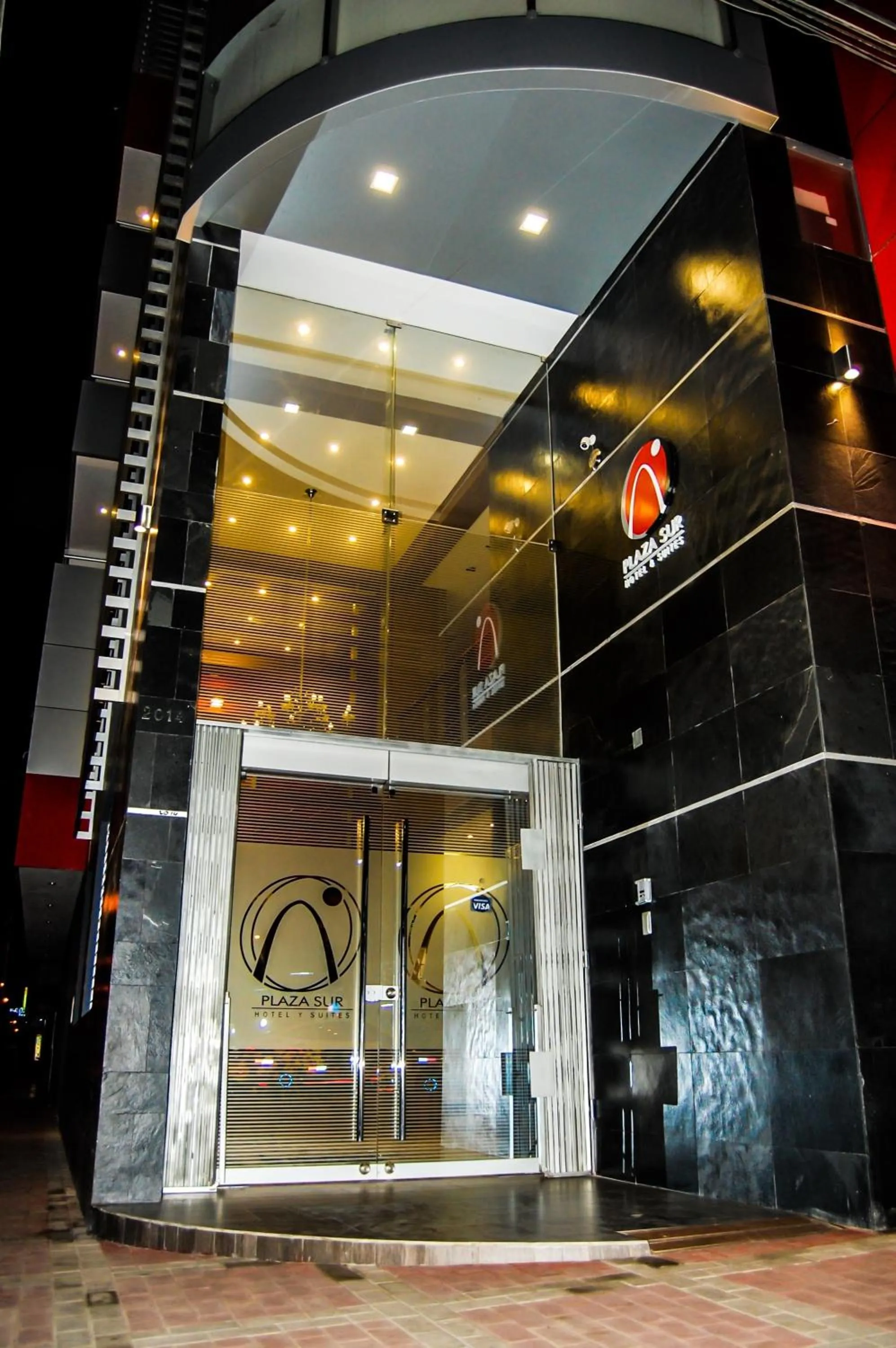 Facade/entrance in Plaza Sur Hotel & Suites