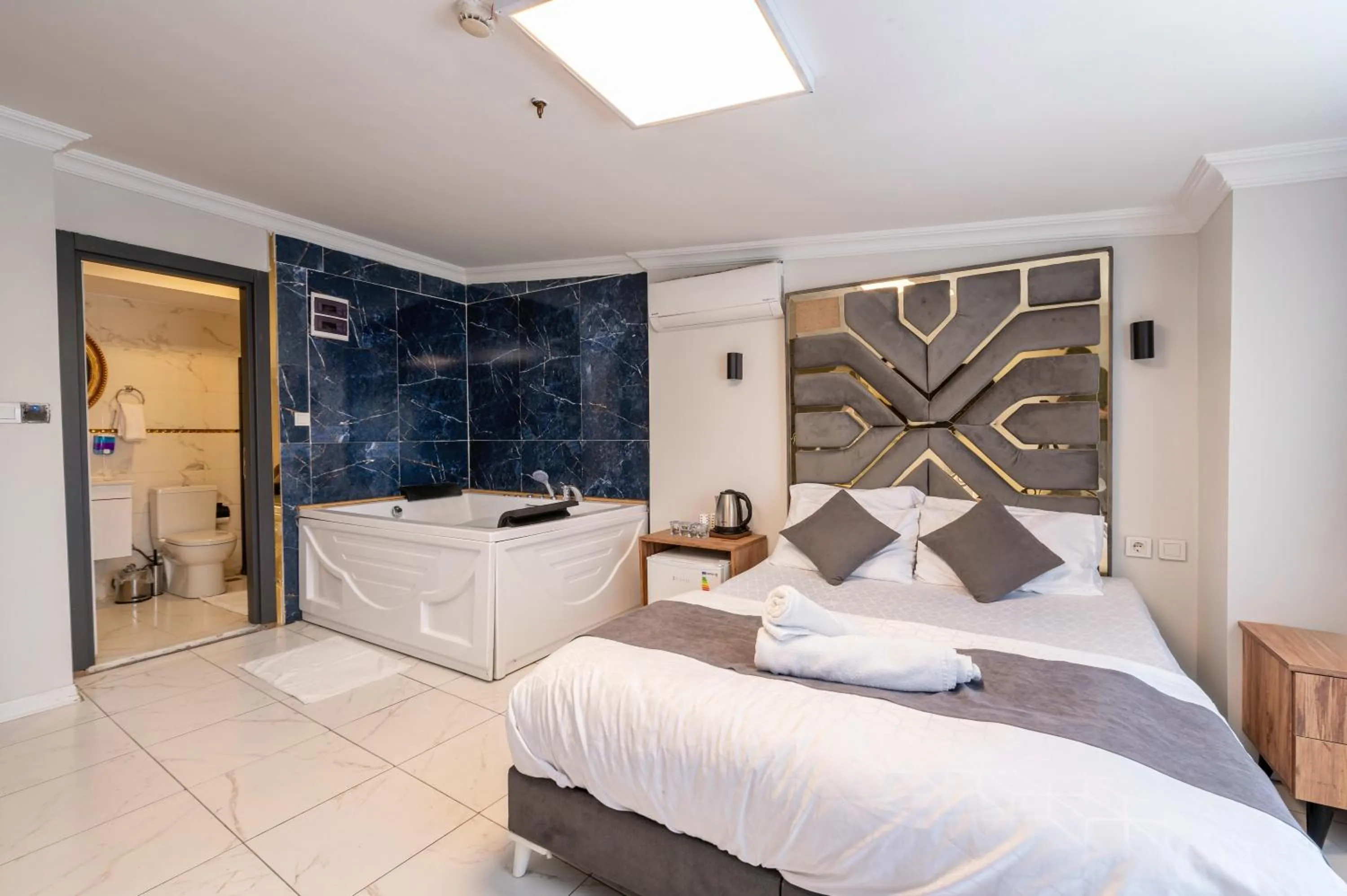 Bed in Highway 34 Hotel