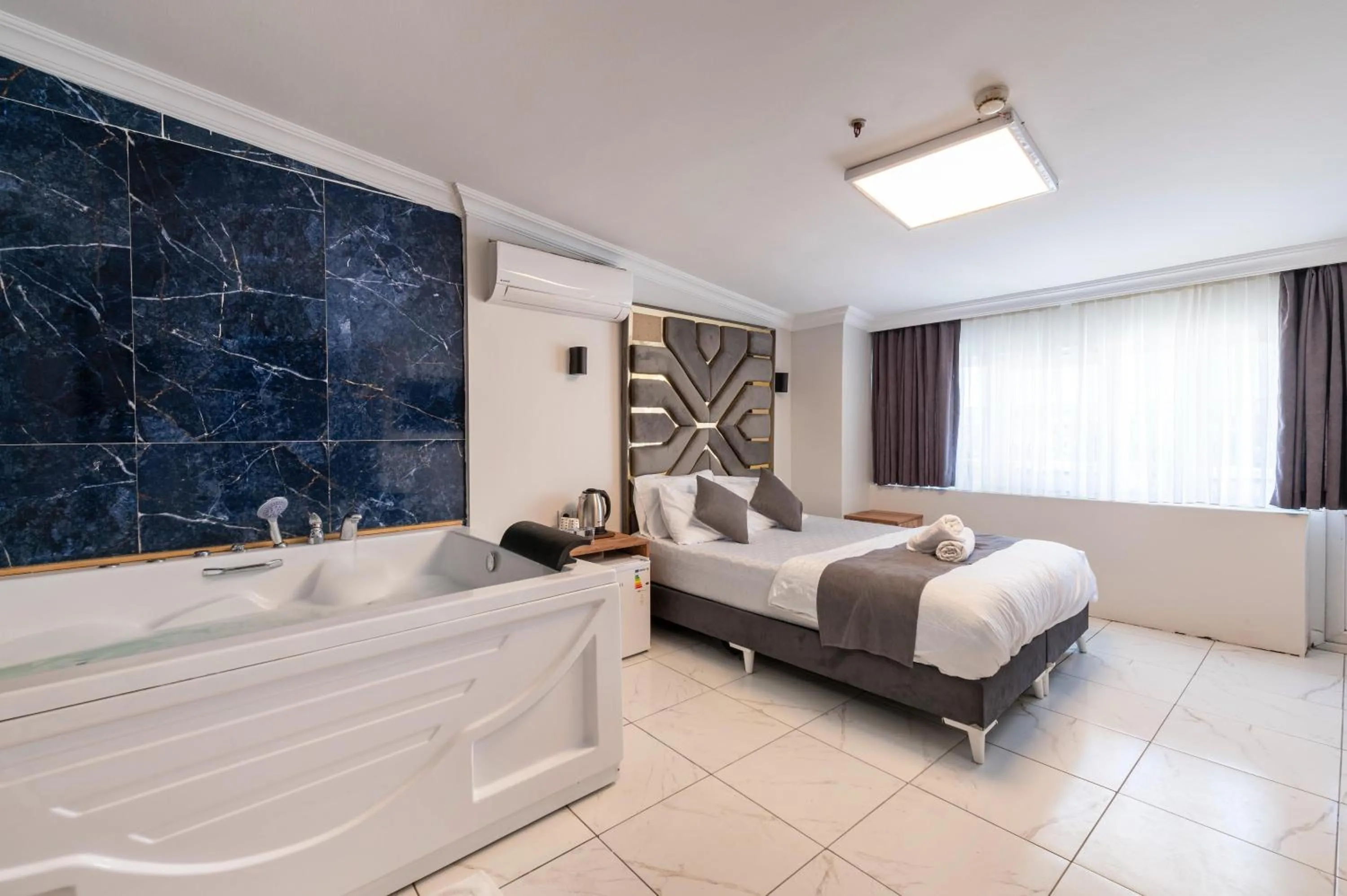 Bed in Highway 34 Hotel