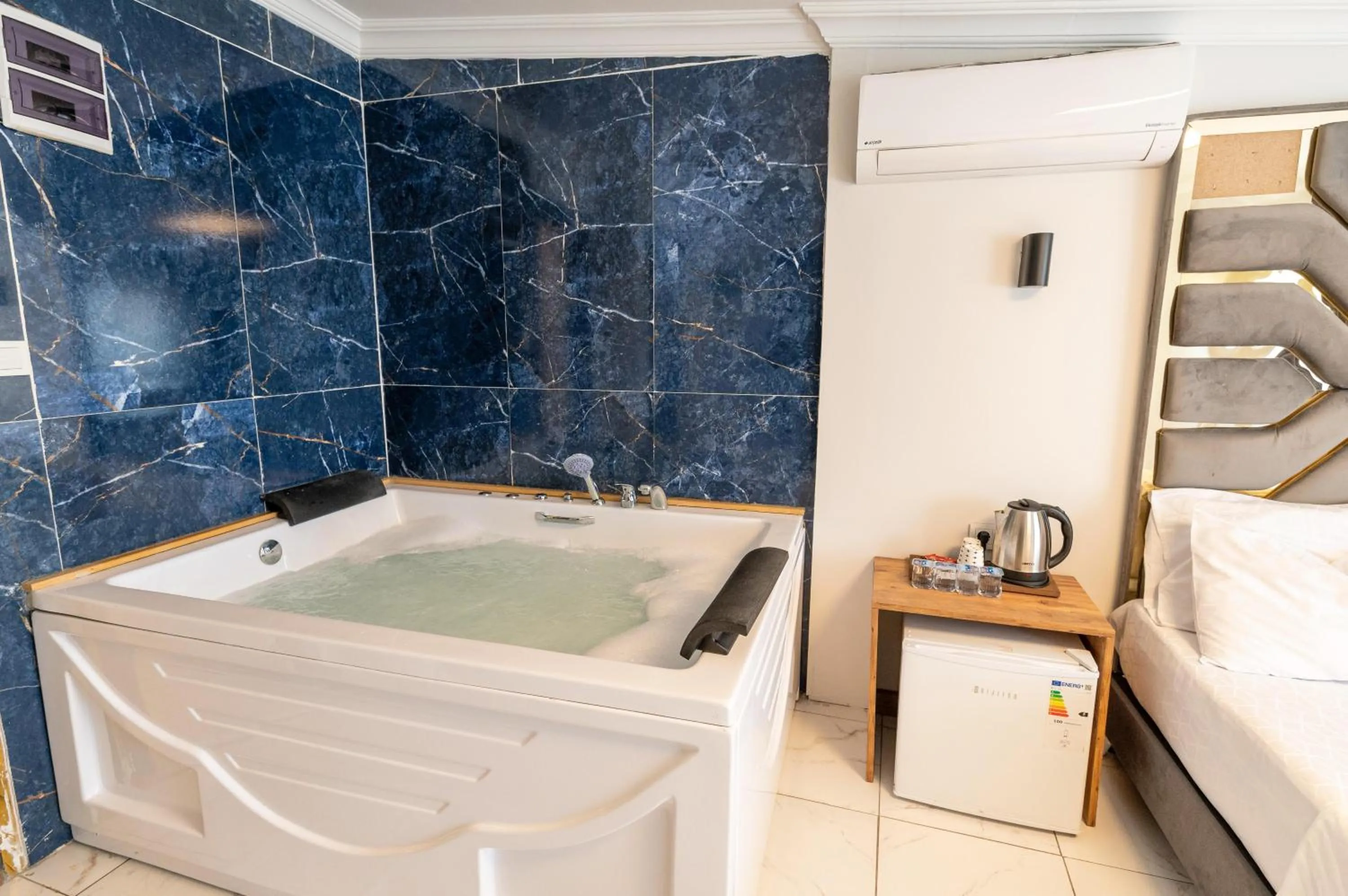 Bed in Highway 34 Hotel