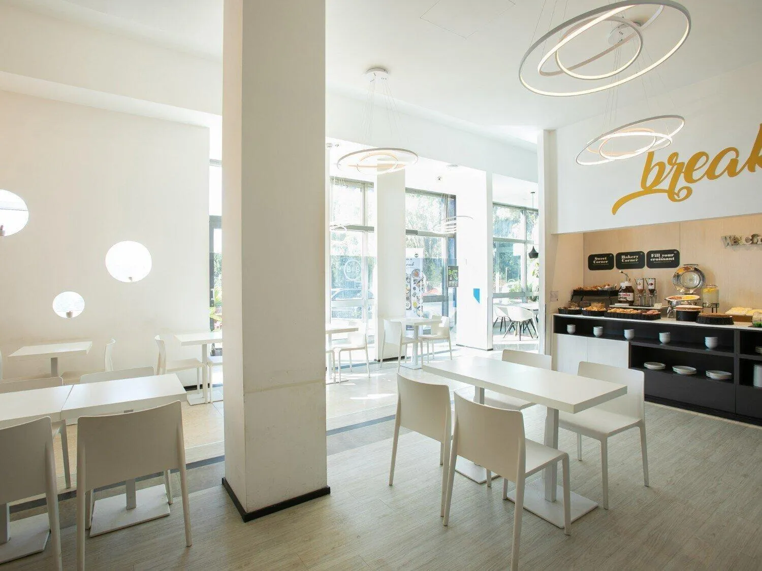 Lobby or reception in B&B Hotel Savona