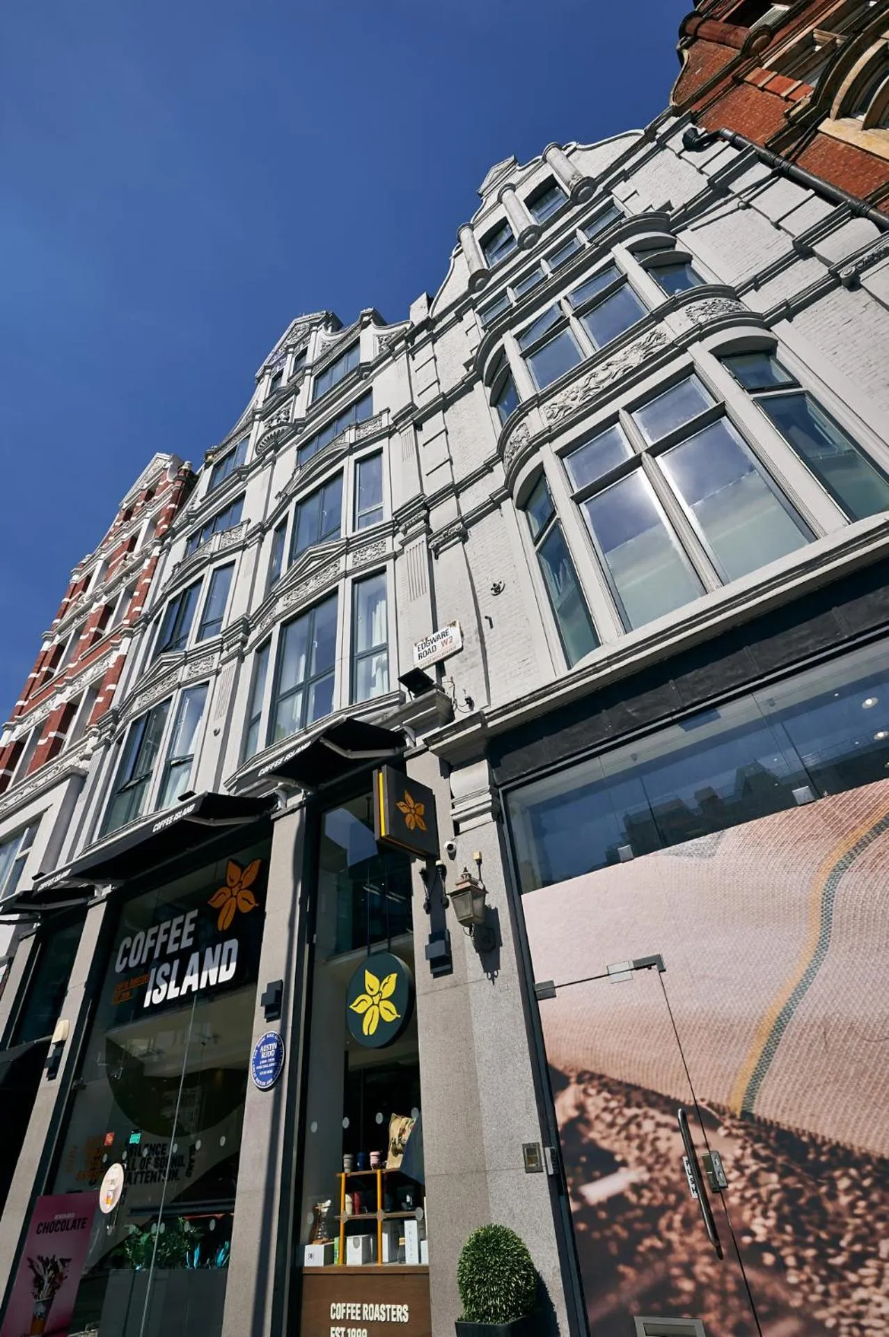 Facade/entrance in Líbere London Edgware Road