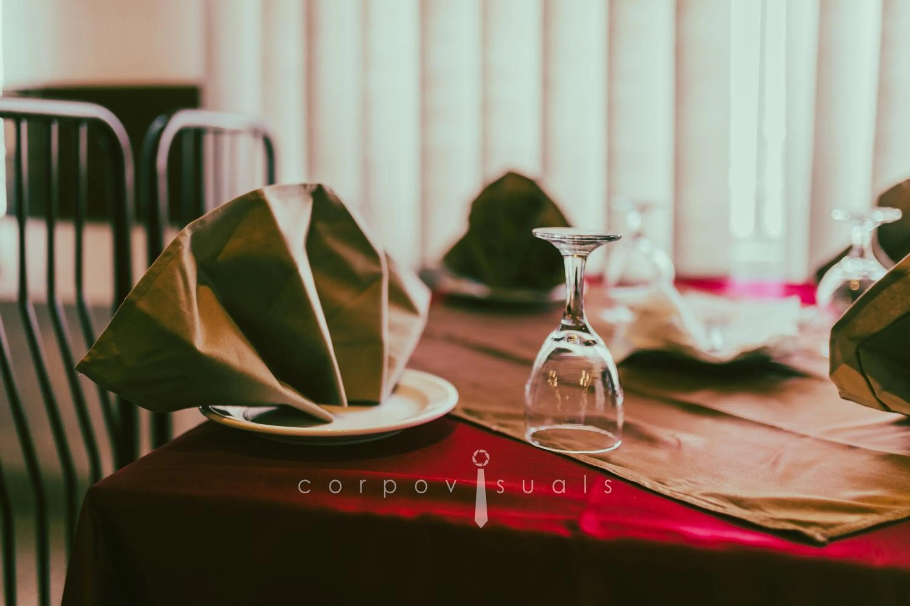 Restaurant/places to eat in SEL Nibash Hotel & Serviced Apartments