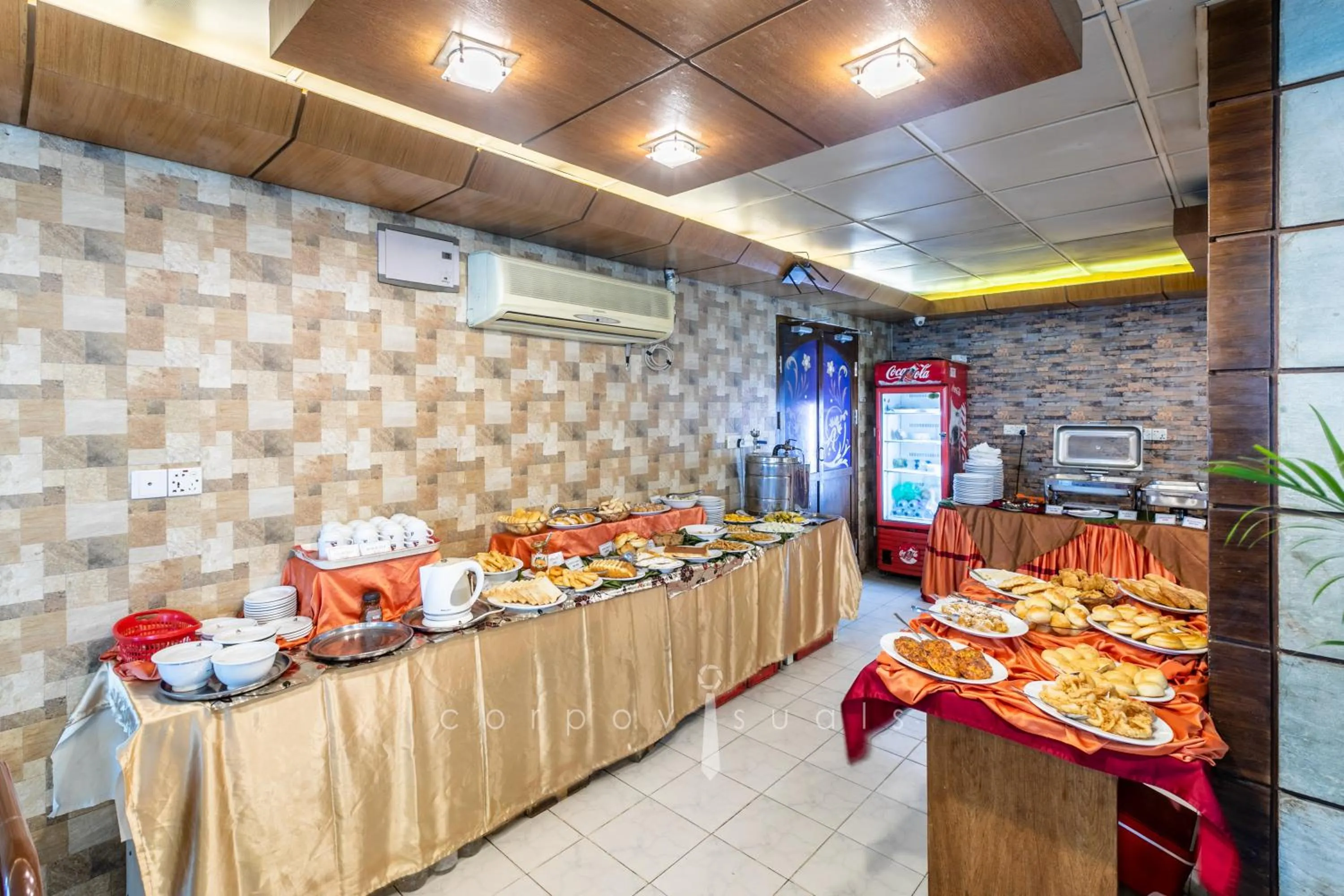 Restaurant/places to eat in SEL Nibash Hotel & Serviced Apartments