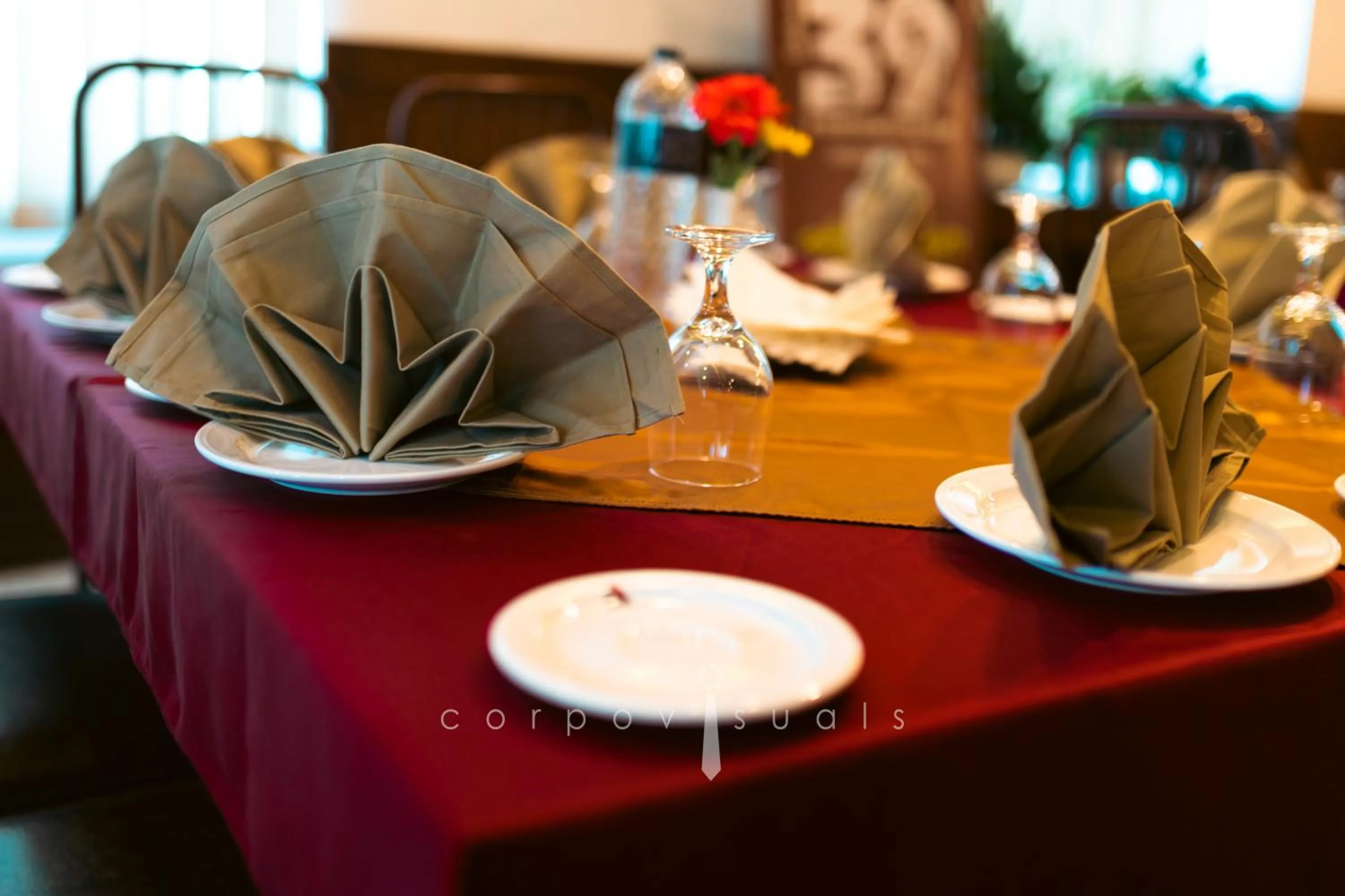 Restaurant/places to eat in SEL Nibash Hotel & Serviced Apartments