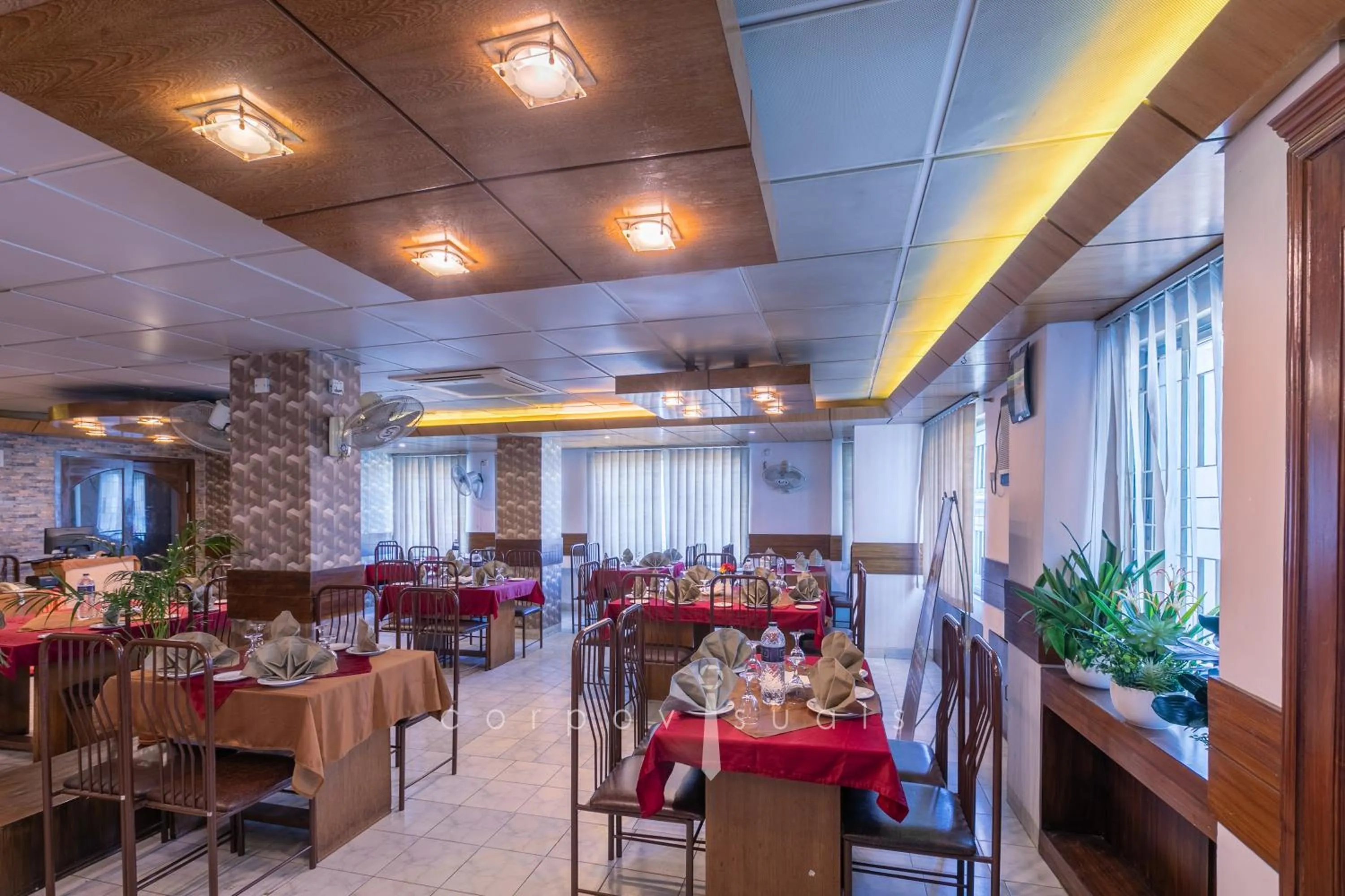 Restaurant/places to eat in SEL Nibash Hotel & Serviced Apartments