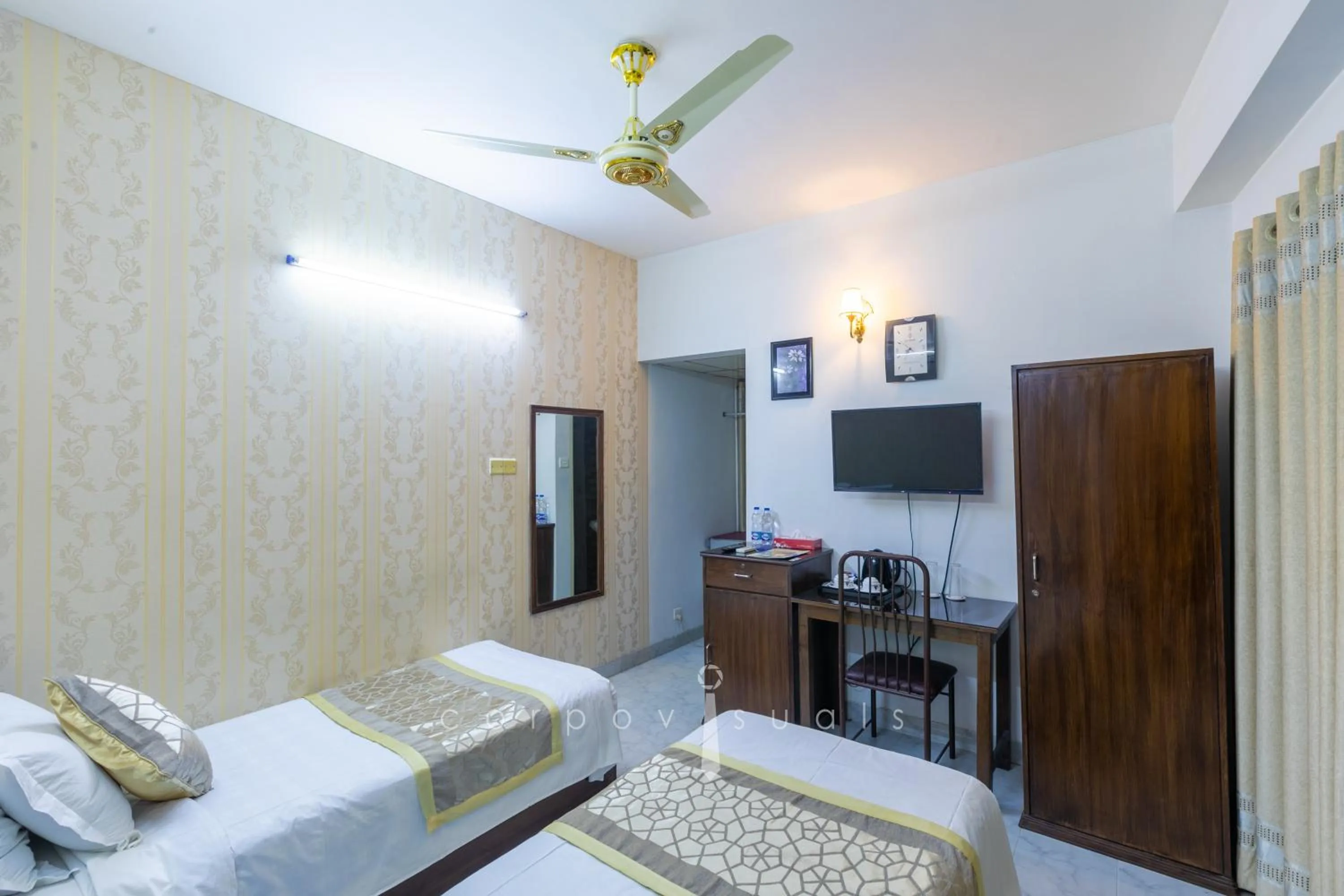 TV and multimedia in SEL Nibash Hotel & Serviced Apartments