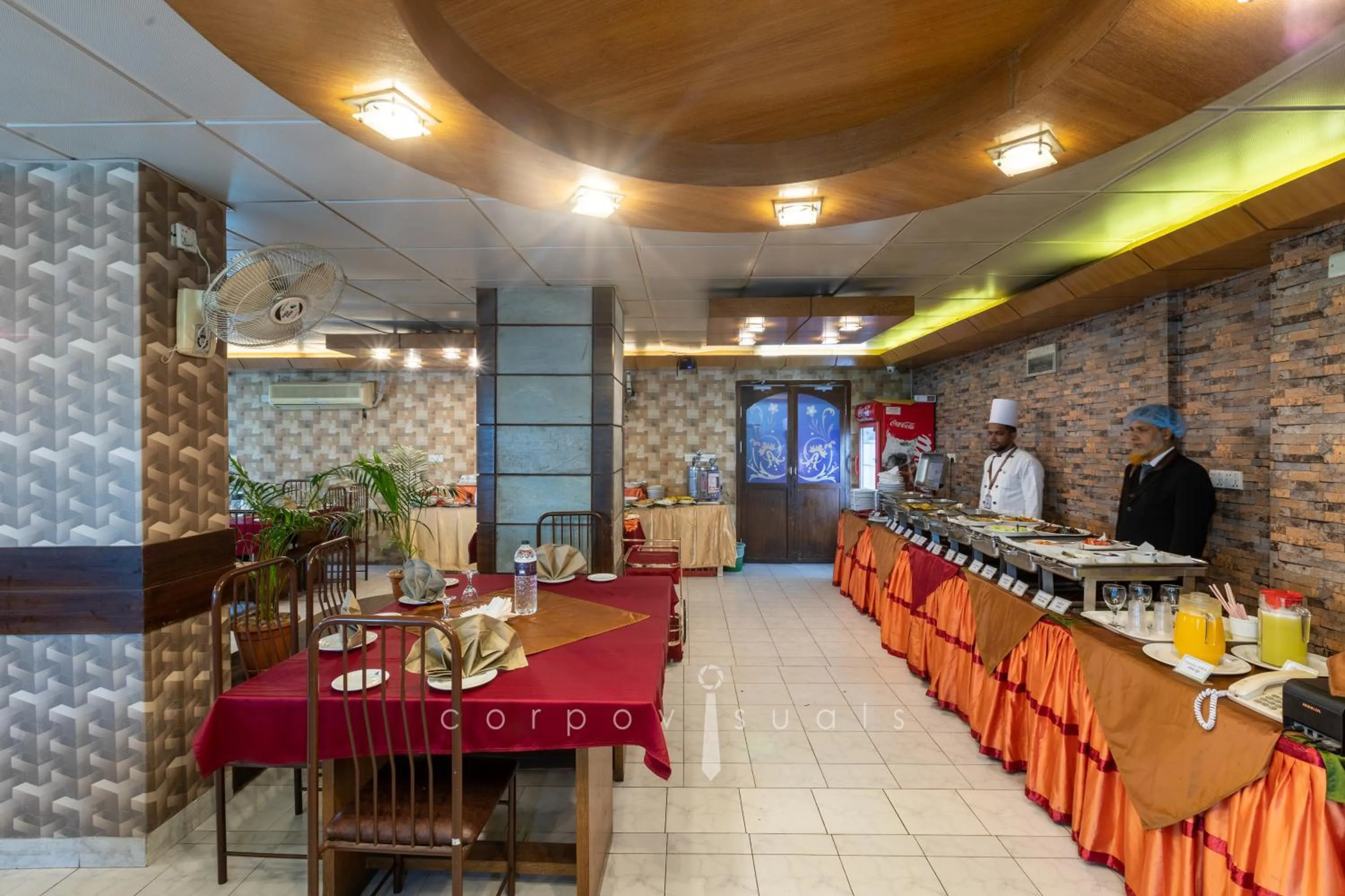 Restaurant/places to eat in SEL Nibash Hotel & Serviced Apartments