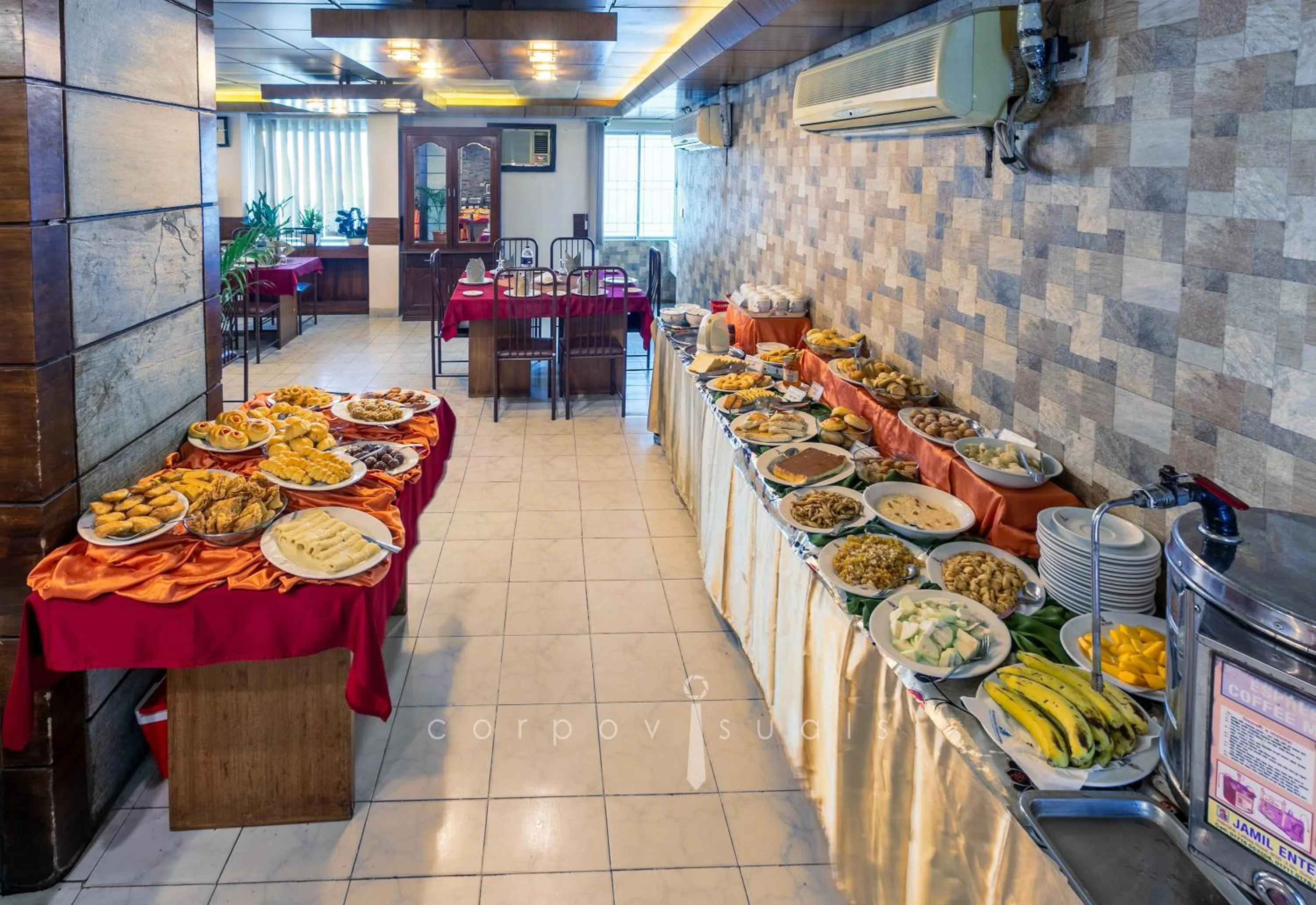 Restaurant/places to eat in SEL Nibash Hotel & Serviced Apartments