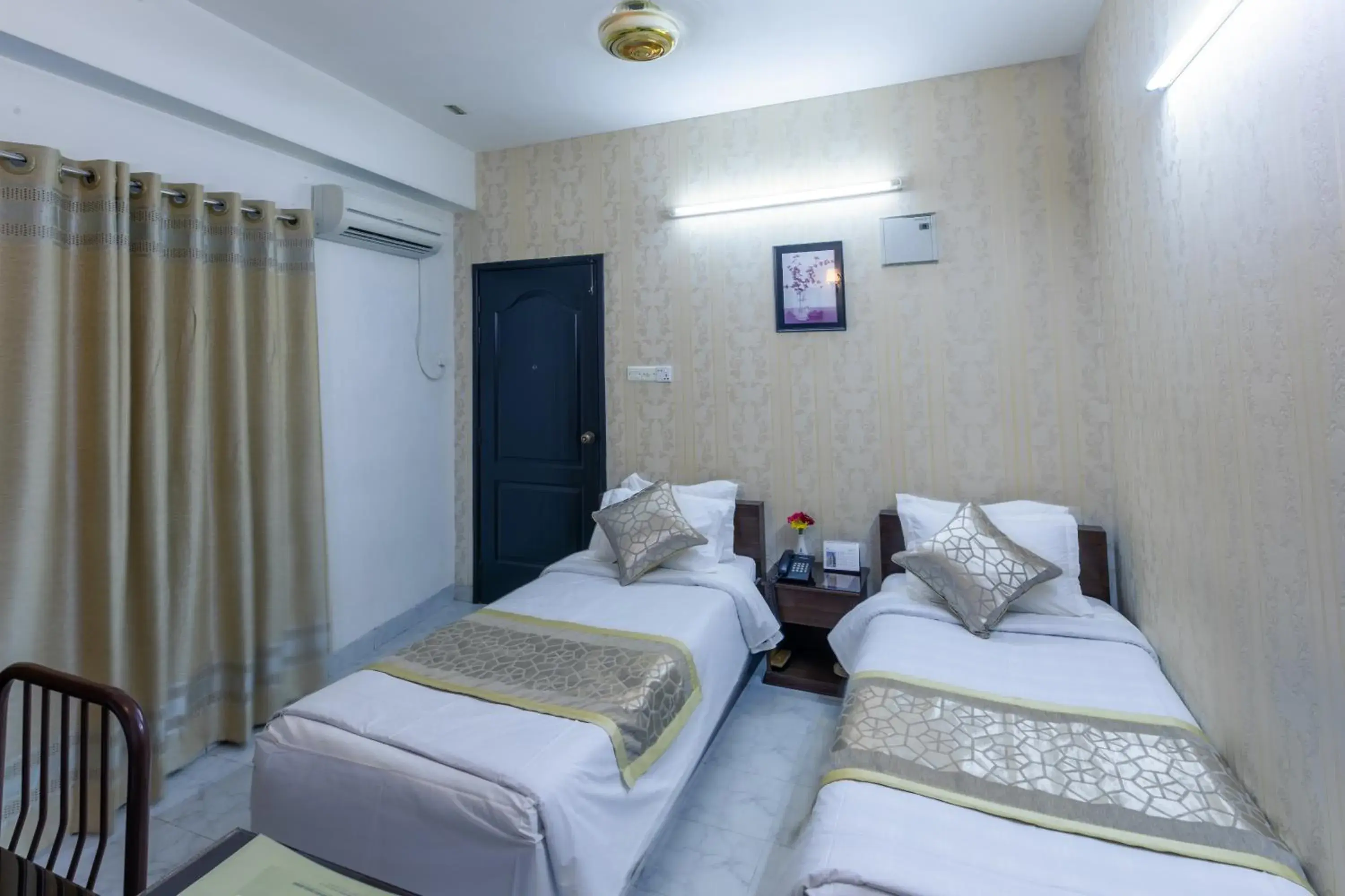 Deluxe Twin Room in SEL Nibash Hotel & Serviced Apartments Deluxe Twin Room in SEL Nibash Hotel & Serviced Apartments
