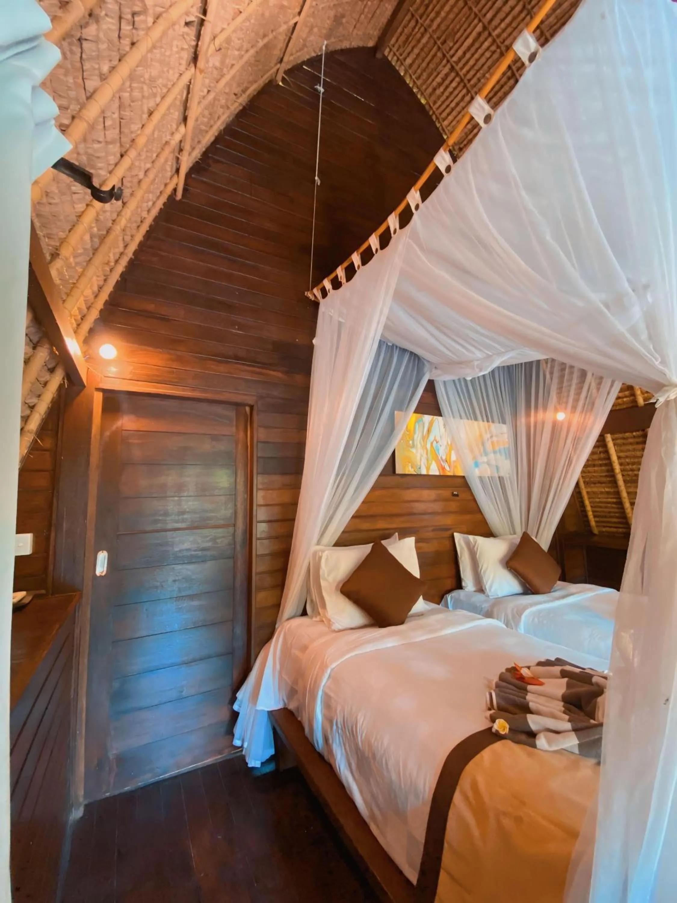 Bed in Harta Lembongan Villas