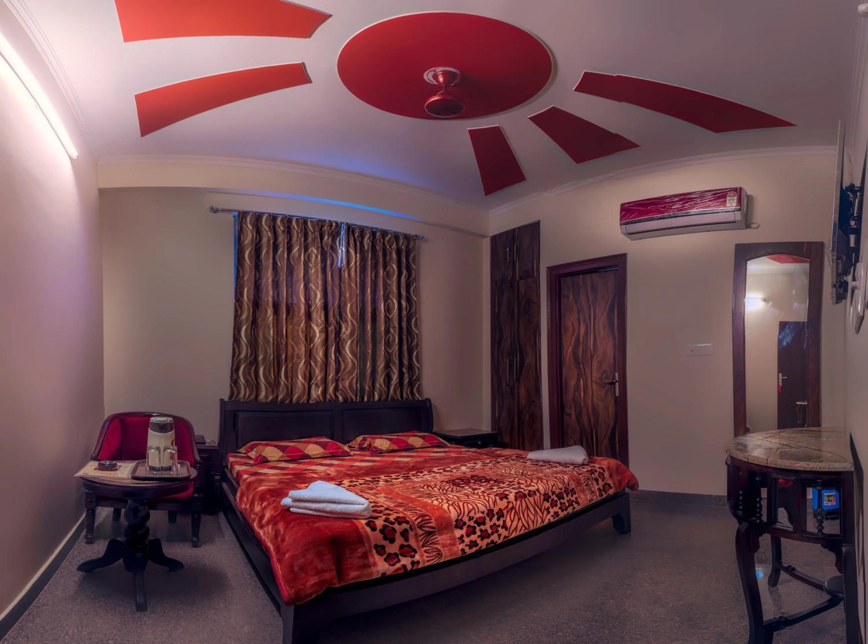 Photo of the whole room, Bed in Kalyan Heritage