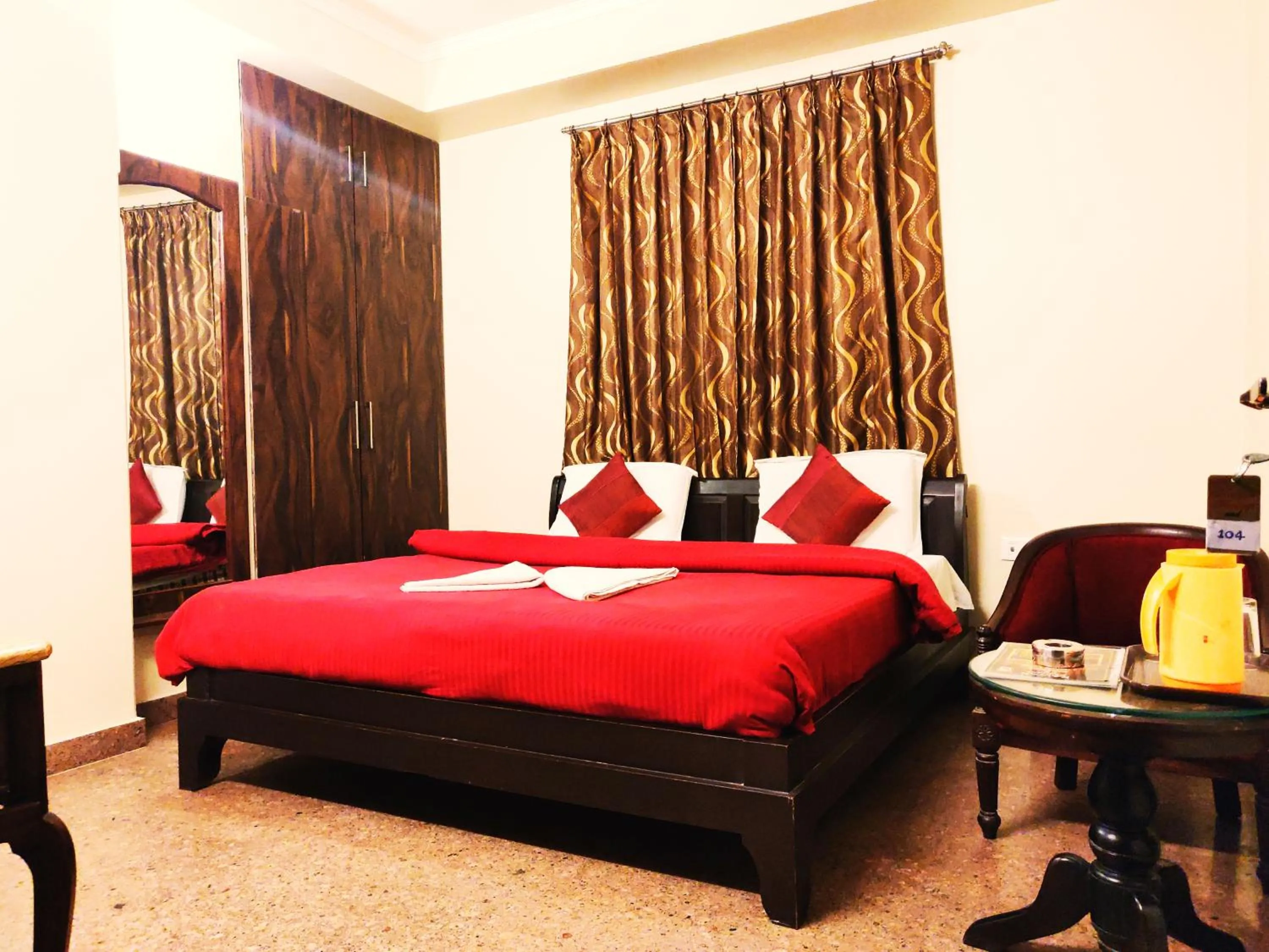 Photo of the whole room, Bed in Kalyan Heritage