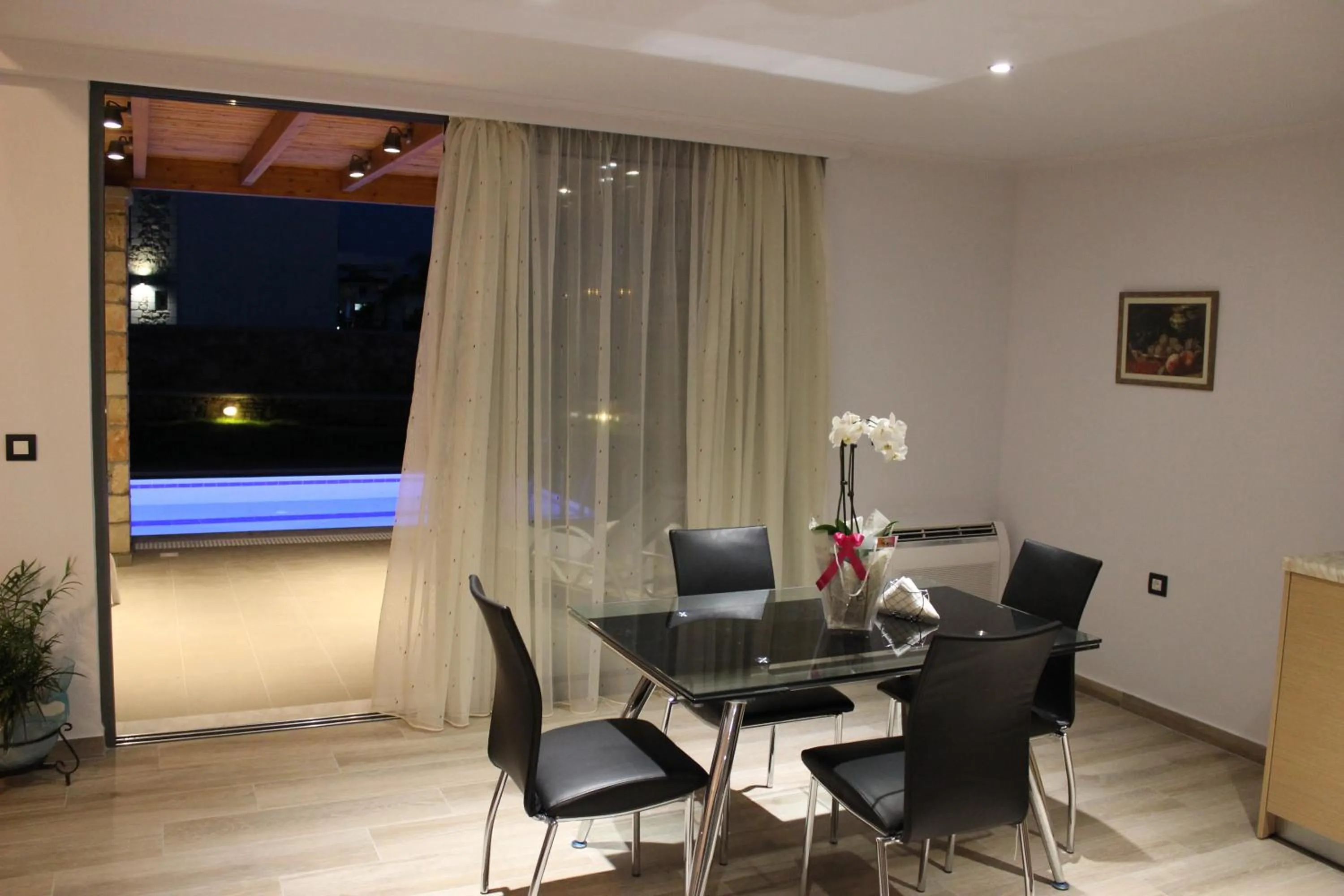 Dining area in Estrella Villas