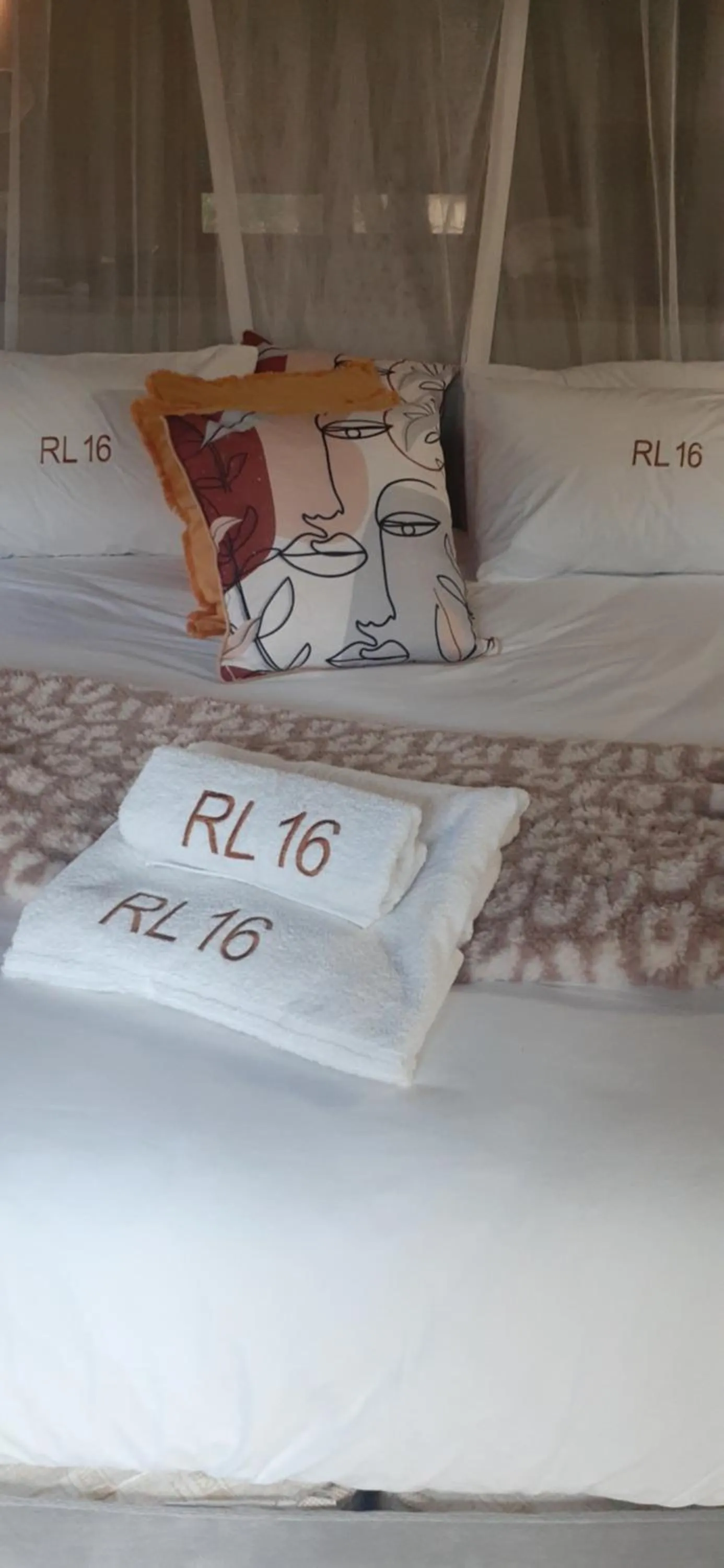 Property building, Bed in Hoedspruit Raptors Lodge N16