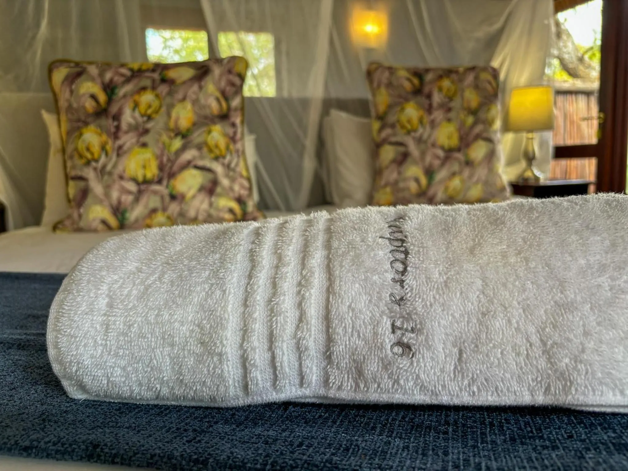 Bedroom, Bed in Hoedspruit Raptors Lodge N16