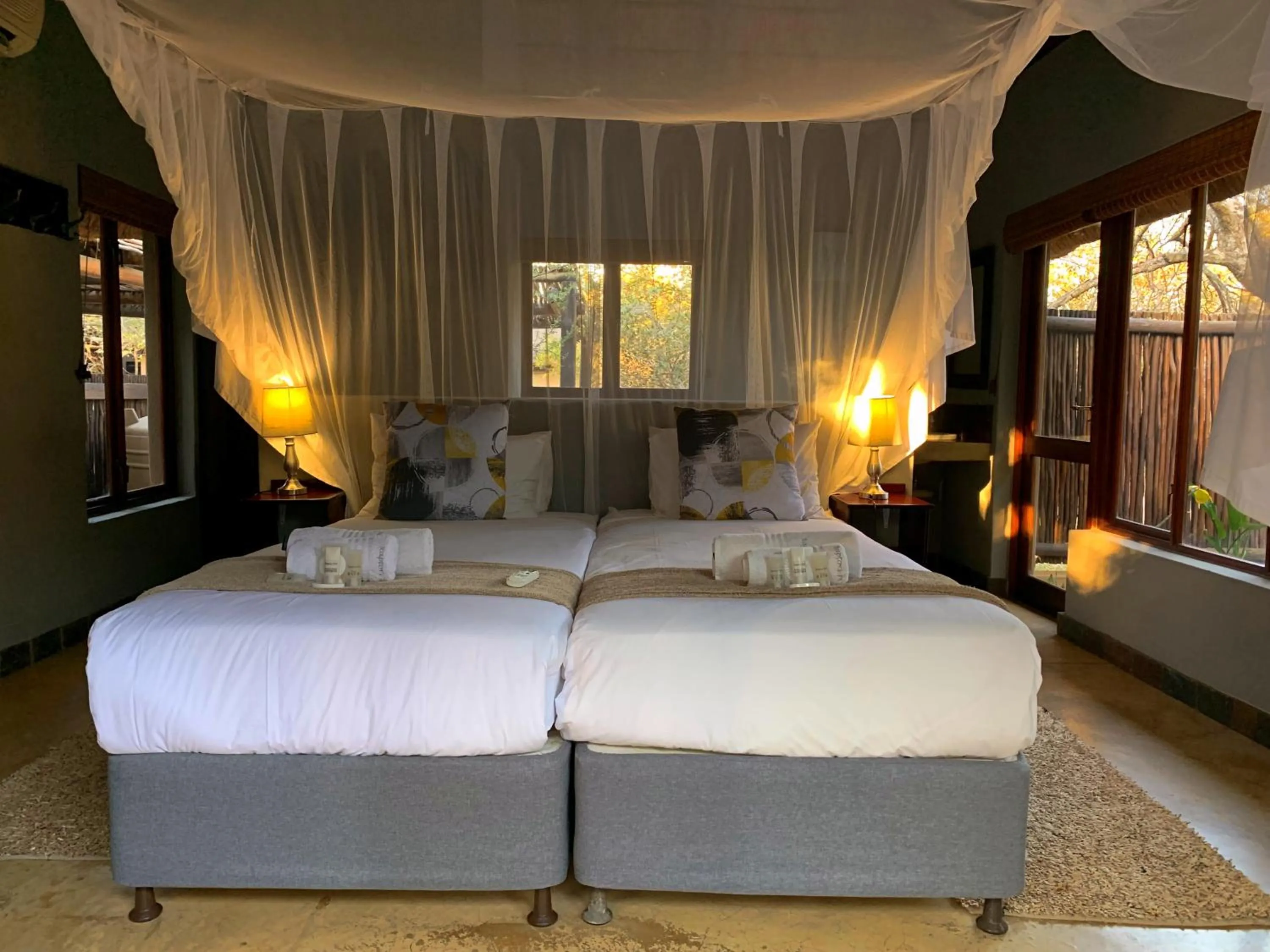 Bedroom, Bed in Hoedspruit Raptors Lodge N16