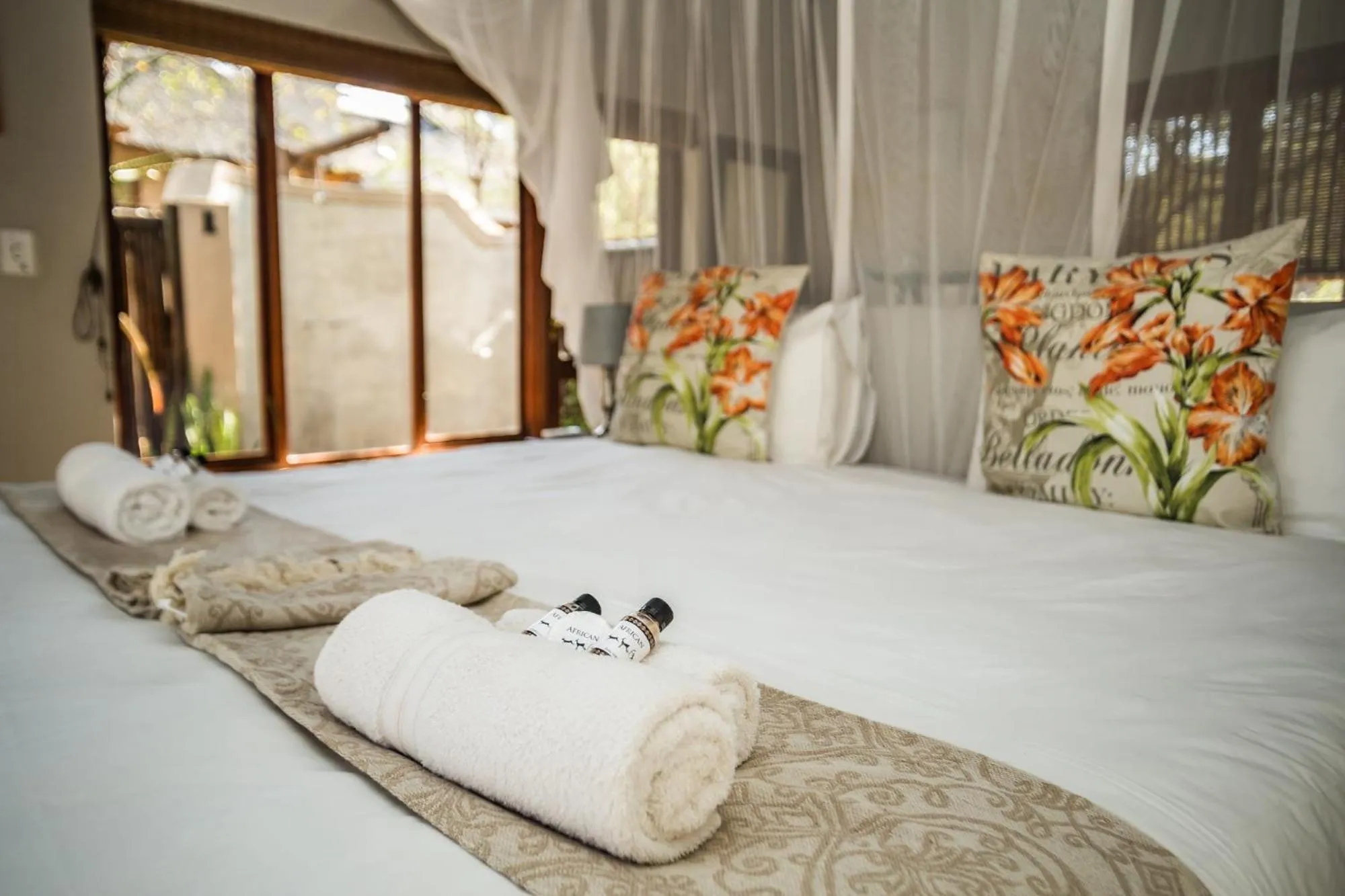 Bedroom, Bed in Hoedspruit Raptors Lodge N16