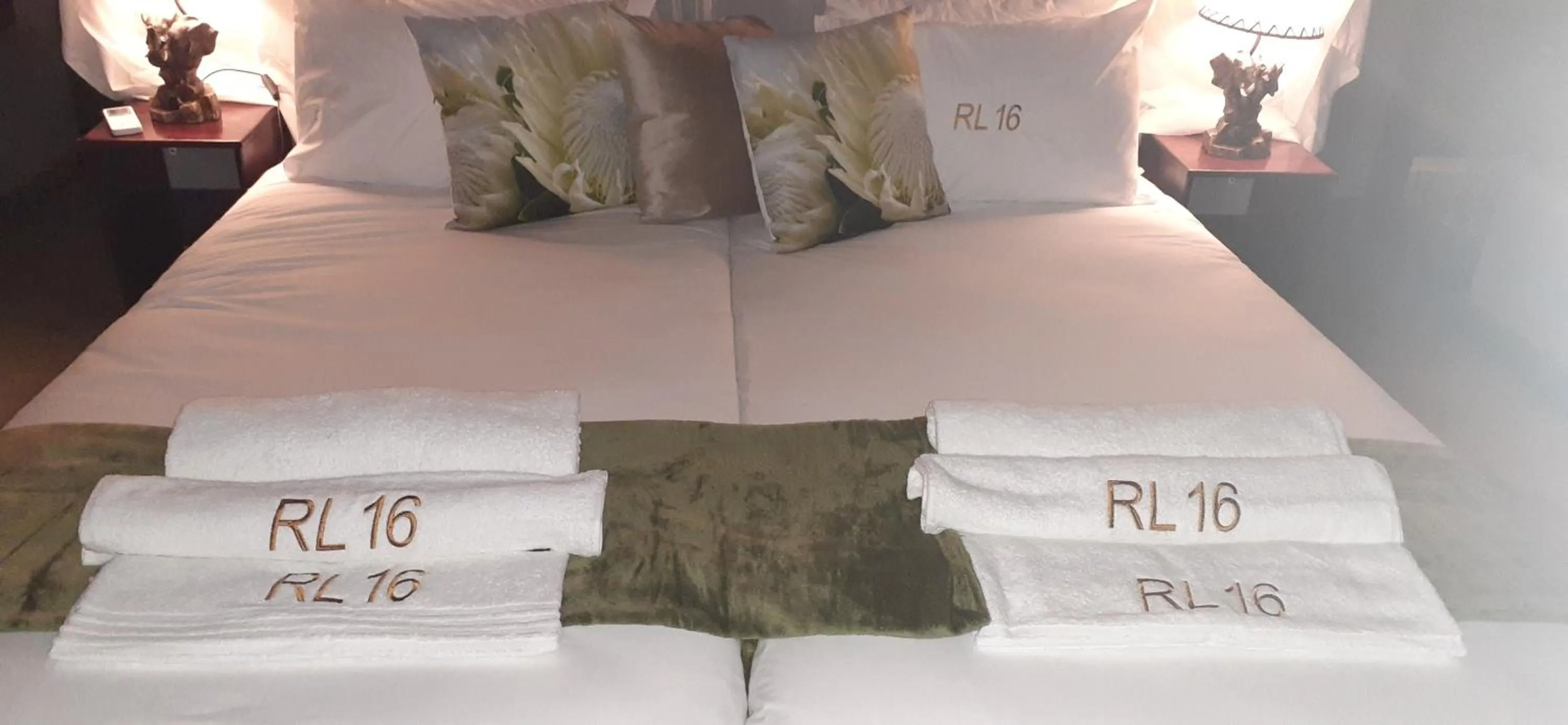 Property building, Bed in Hoedspruit Raptors Lodge N16