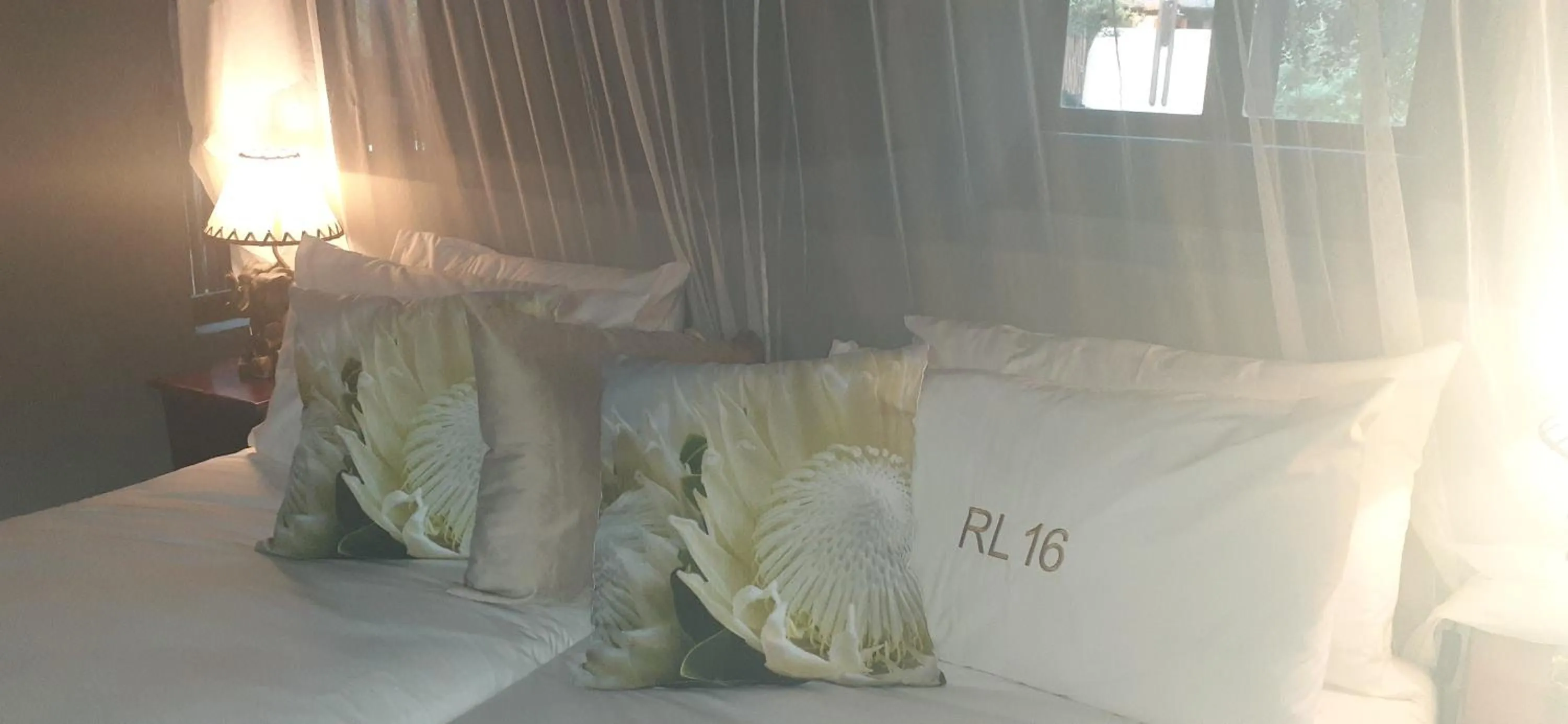 Property building, Bed in Hoedspruit Raptors Lodge N16