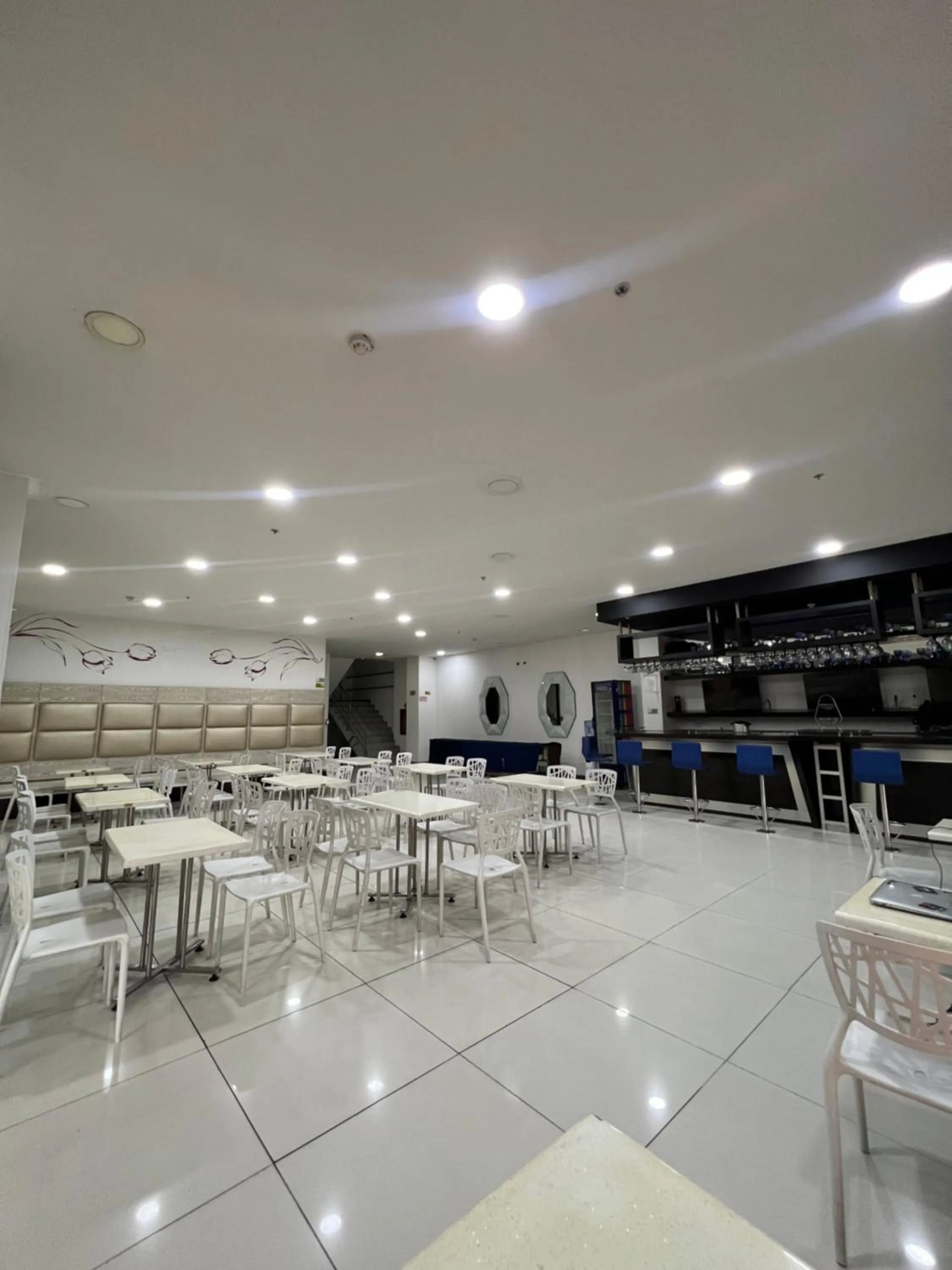 Restaurant/places to eat in Hotel Plaza Sport